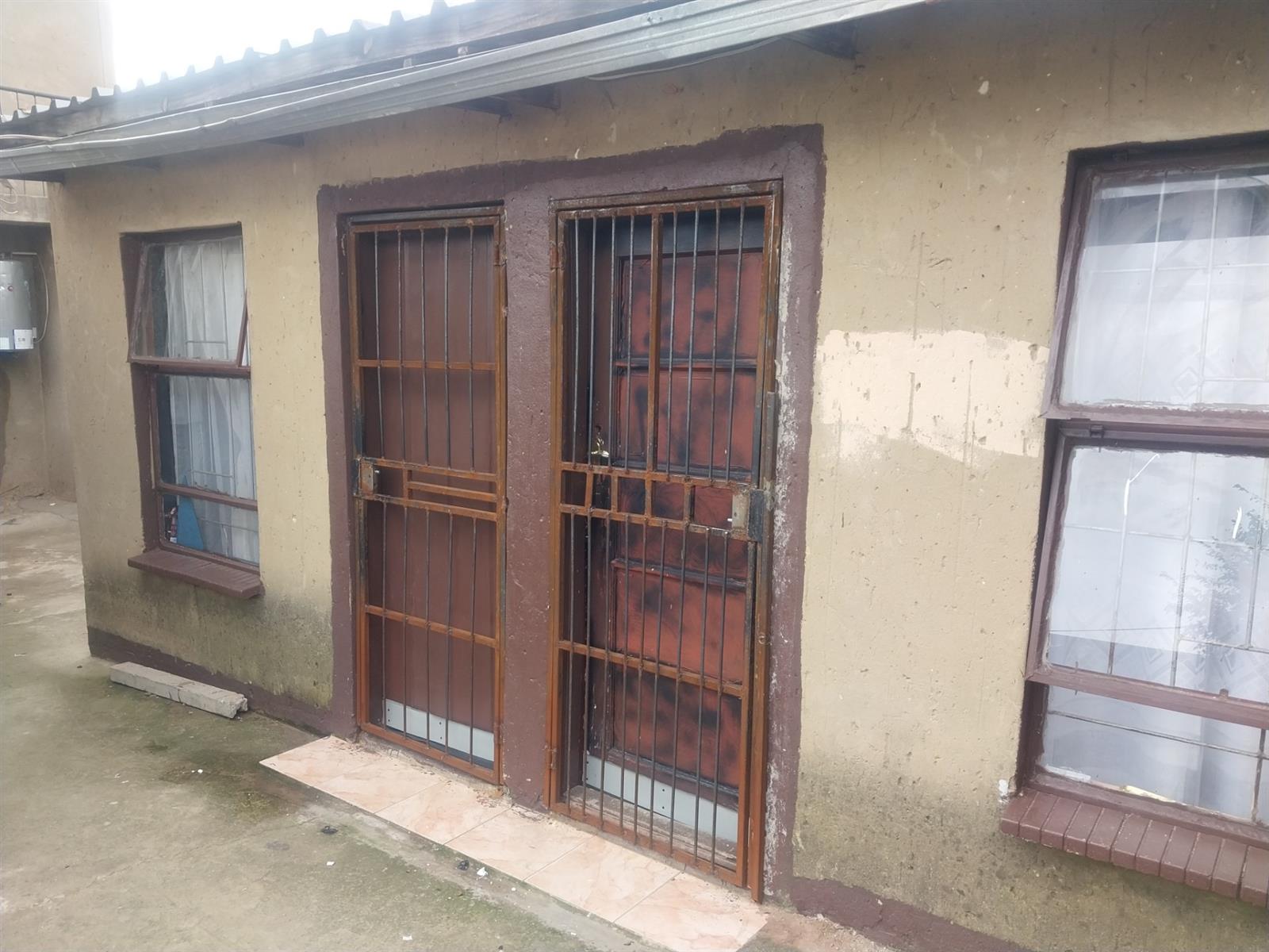 2 Bedroom House For Sale in Diepkloof, Soweto