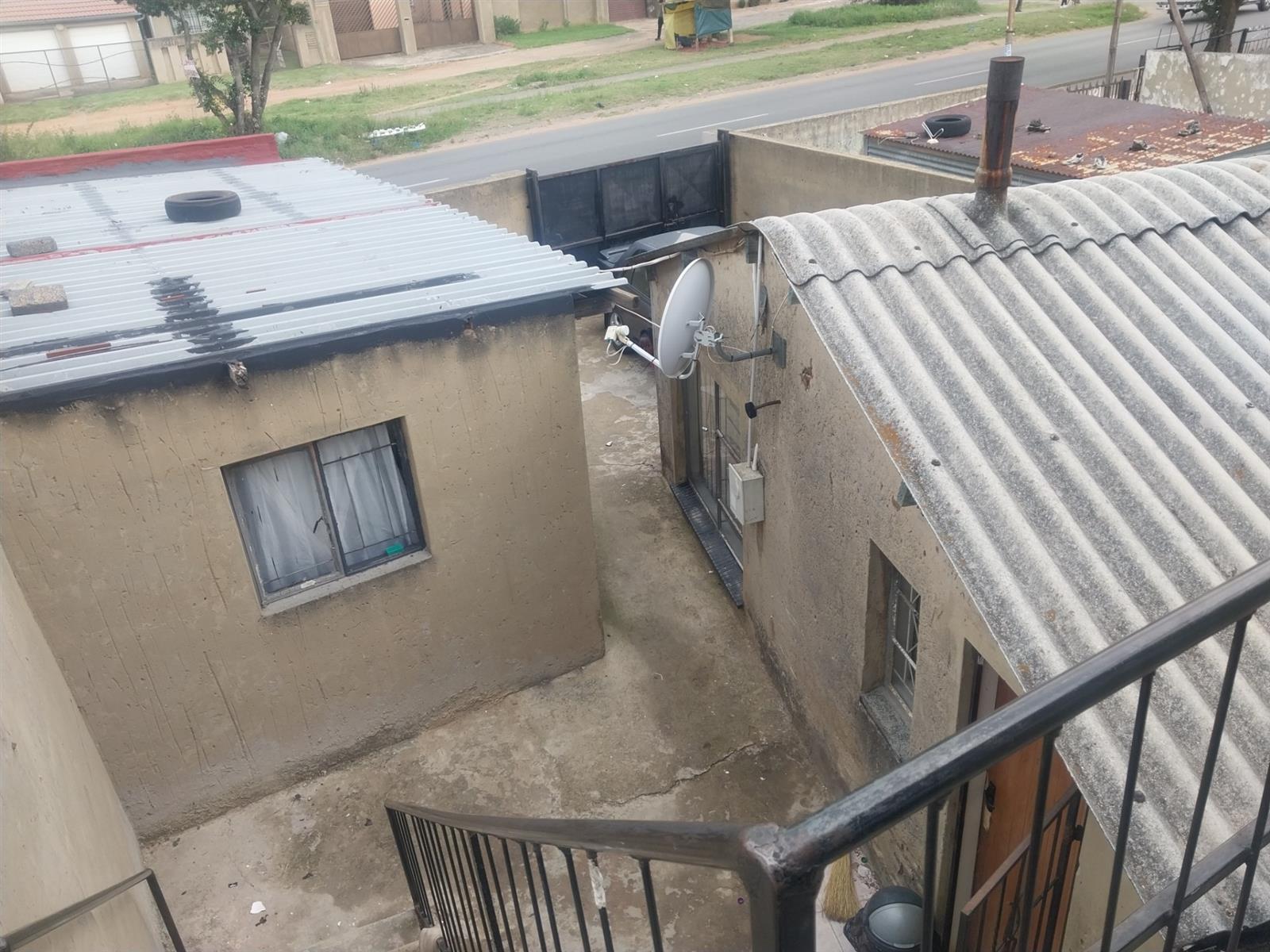 2 Bedroom House For Sale in Diepkloof, Soweto