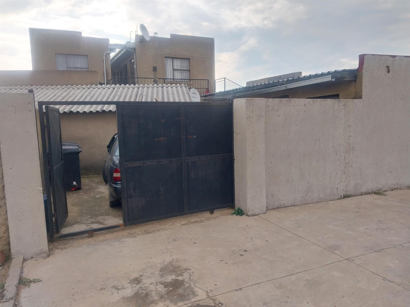 2 Bedroom House For Sale in Diepkloof, Soweto