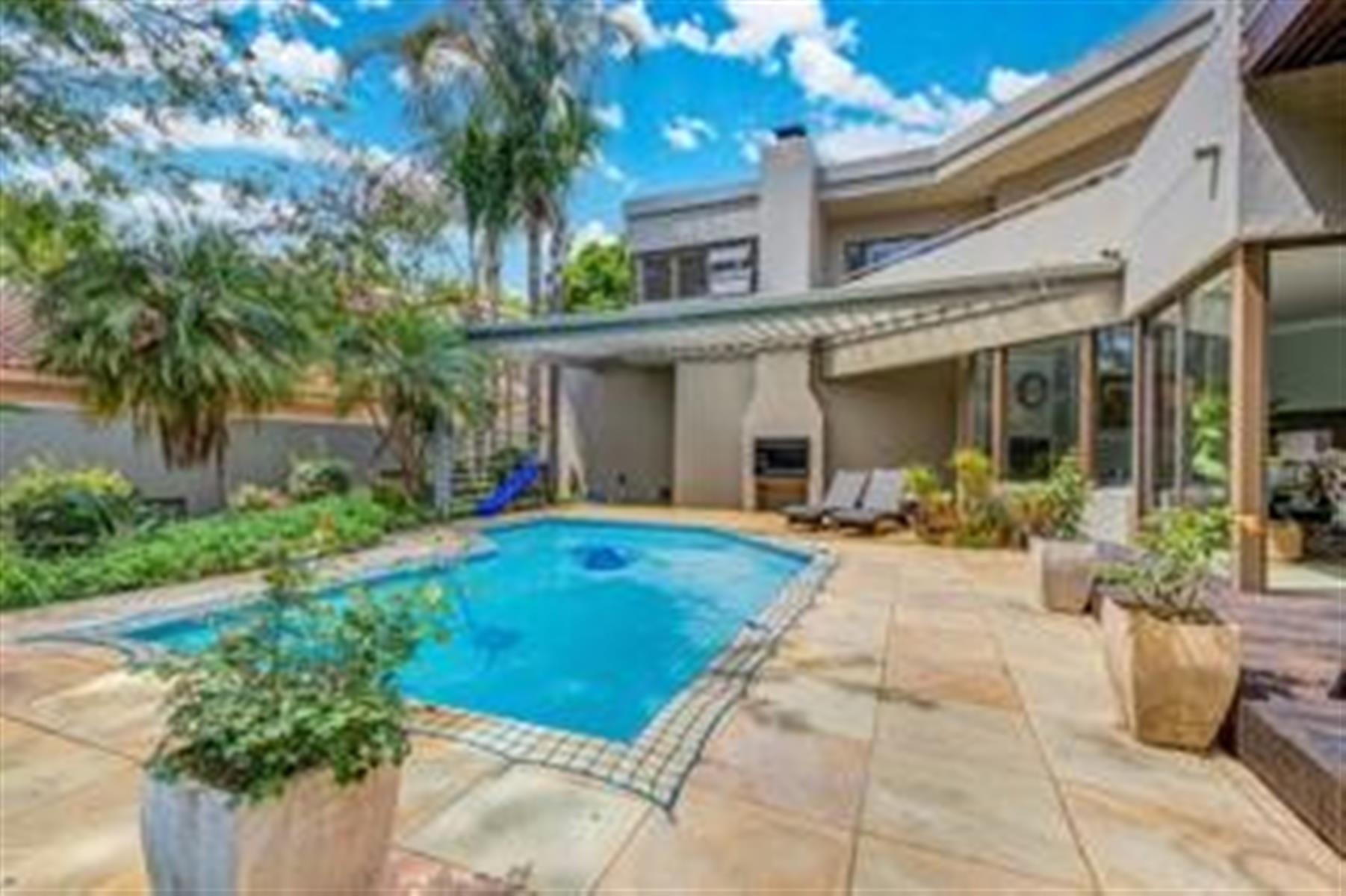 Refined Modern Living with Elegant Entertaining Spaces