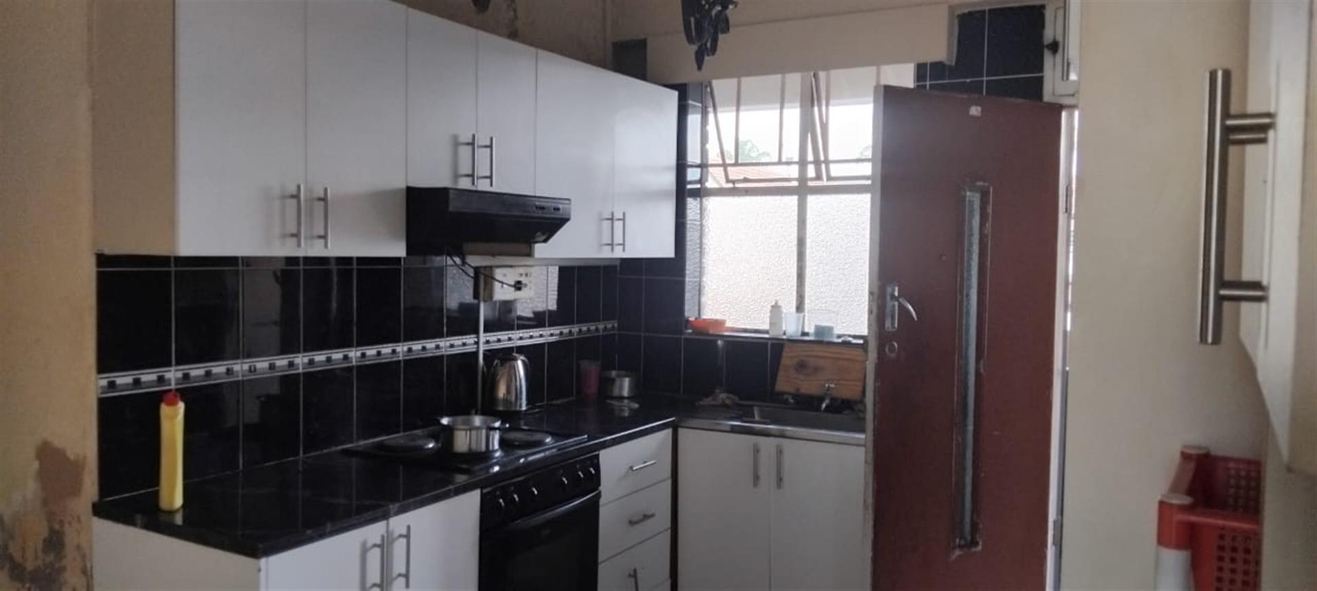 Apartment for sale in Pietermaritzburg Central, Pietermaritzburg, KwaZulu Natal, 203 (2nd floor), Ansonia Court Flat, 91 Jabu Ndlovu Street, Pietermaritzburg Central, Pietermaritzburg, KwaZulu Natal, 101 m²