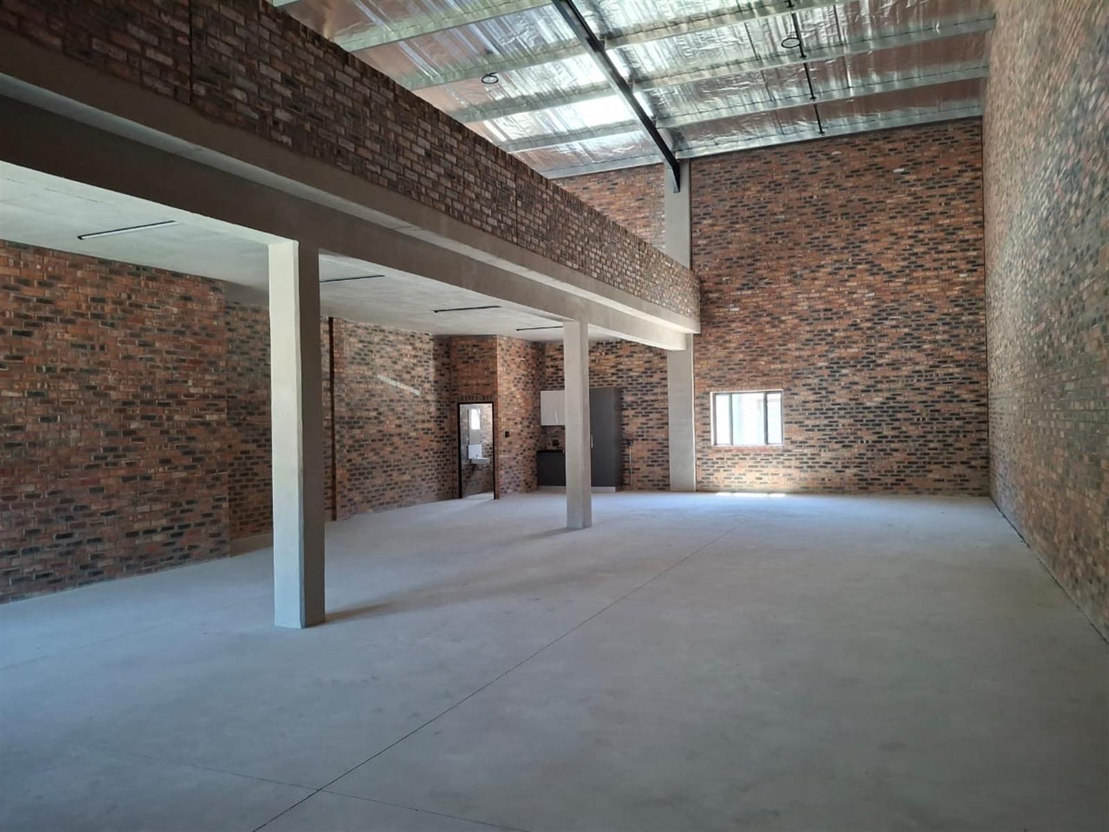 Warehouse for rent in Fairview, Port Elizabeth, 295 m²