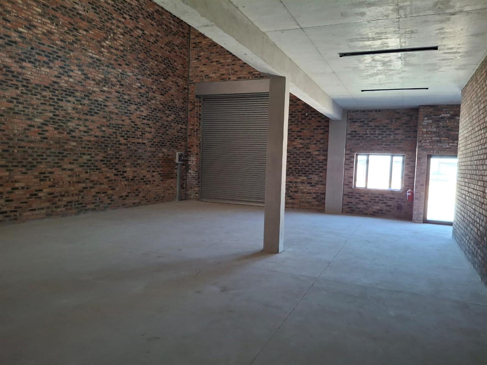 Warehouse for rent in Fairview, Port Elizabeth, 295 m²