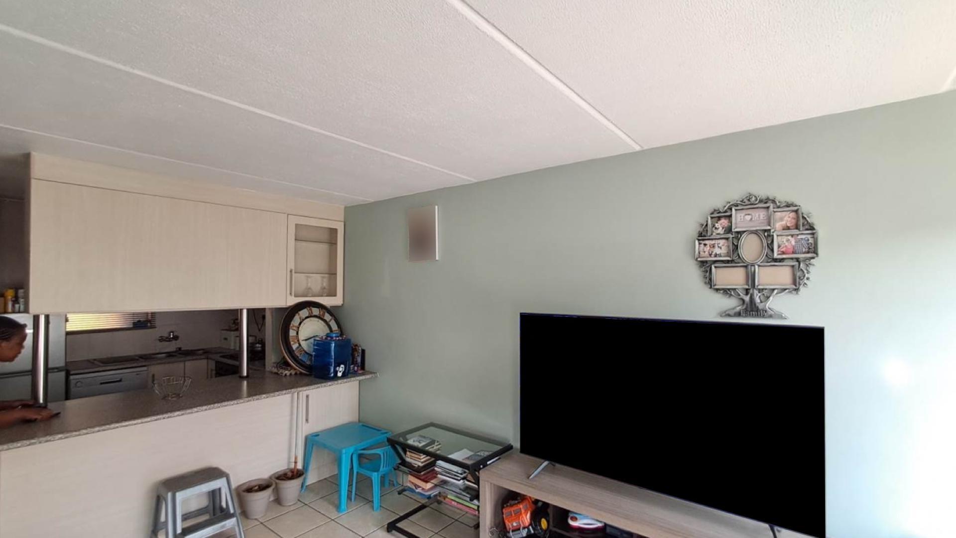 Apartment For Sale in Alan Manor, Johannesburg