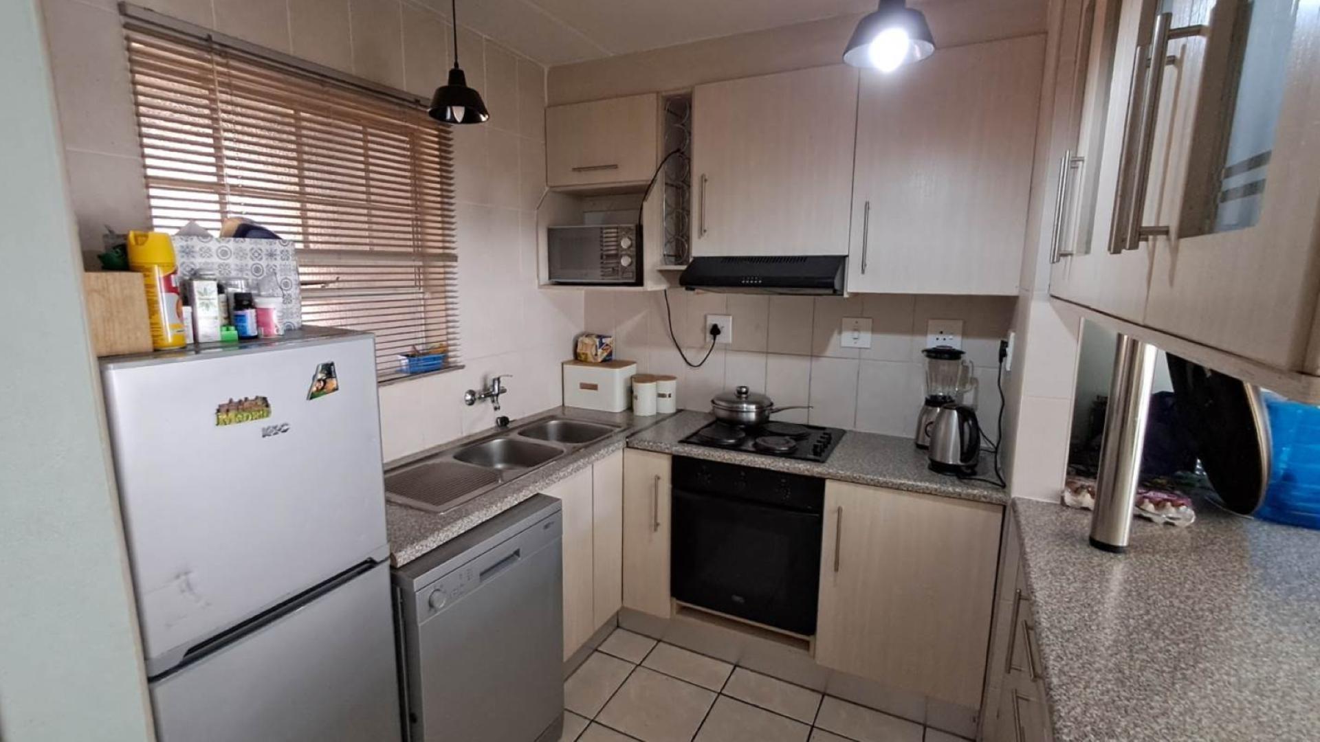 Apartment For Sale in Alan Manor, Johannesburg