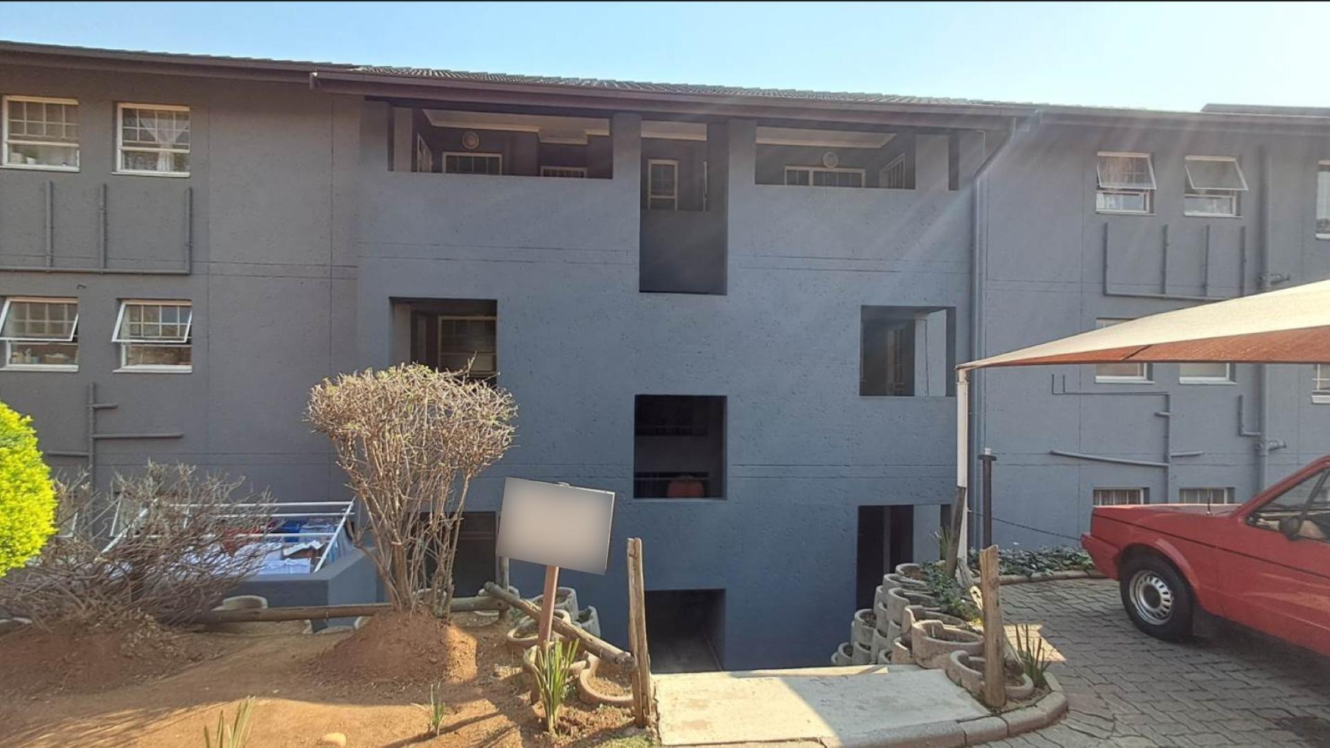Apartment For Sale in Alan Manor, Johannesburg