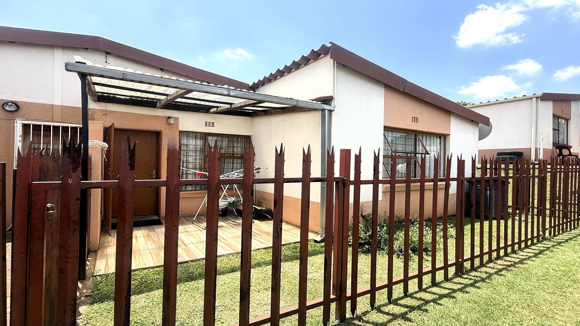 Townhouse For Sale in Ridgeway, Johannesburg
