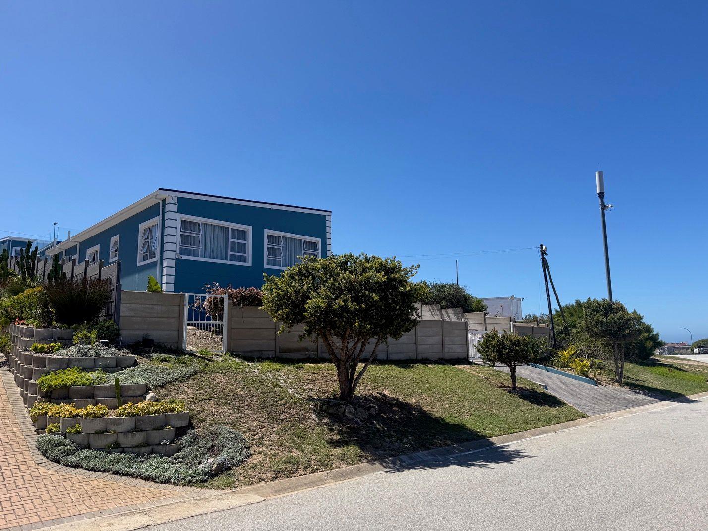 Two Properties One Stand Coastal Family Living!