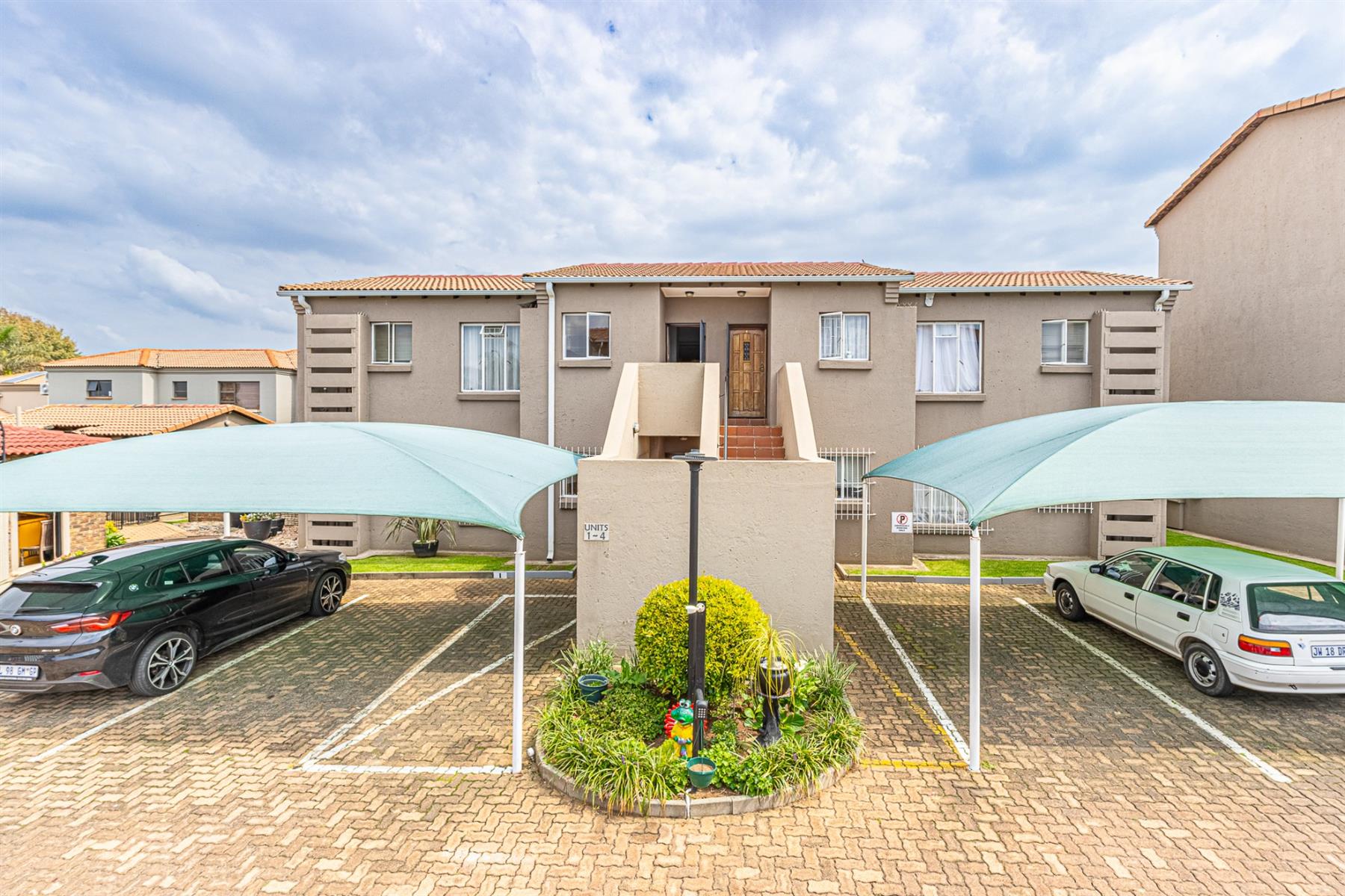 2 Bedroom, 2 Bathrooms Apartment For Sale in Farrarmere Country Estate, Benoni