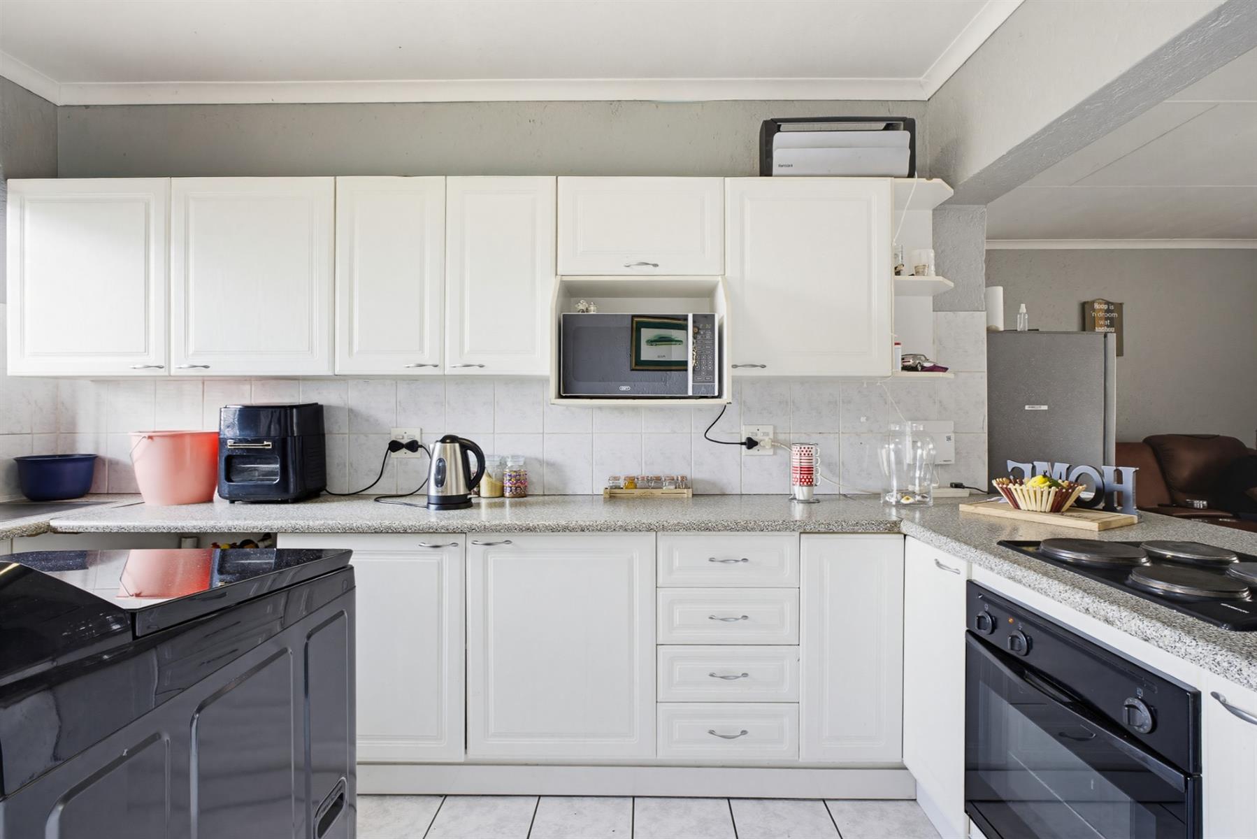2 Bedroom, 2 Bathrooms Apartment For Sale in Farrarmere Country Estate, Benoni