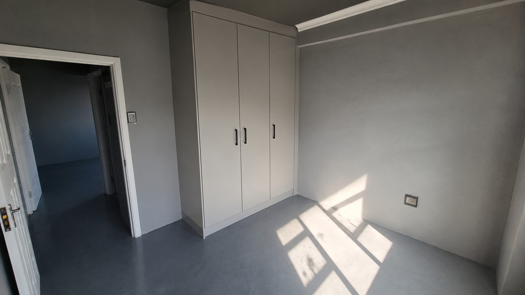 2.5 Bedroom flat For Sale in Bluff, Durban, KwaZulu Natal
