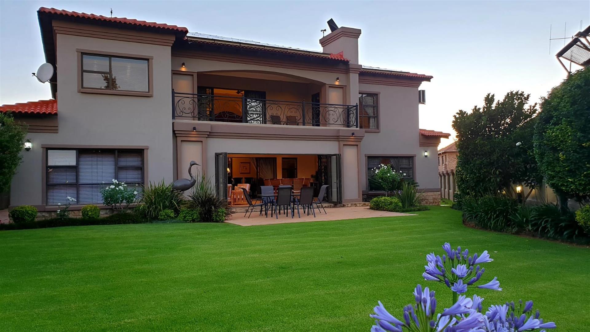 Timeless Elegance in Tuscany Estate - Luxury Living with Space, Comfort, and Sustainability