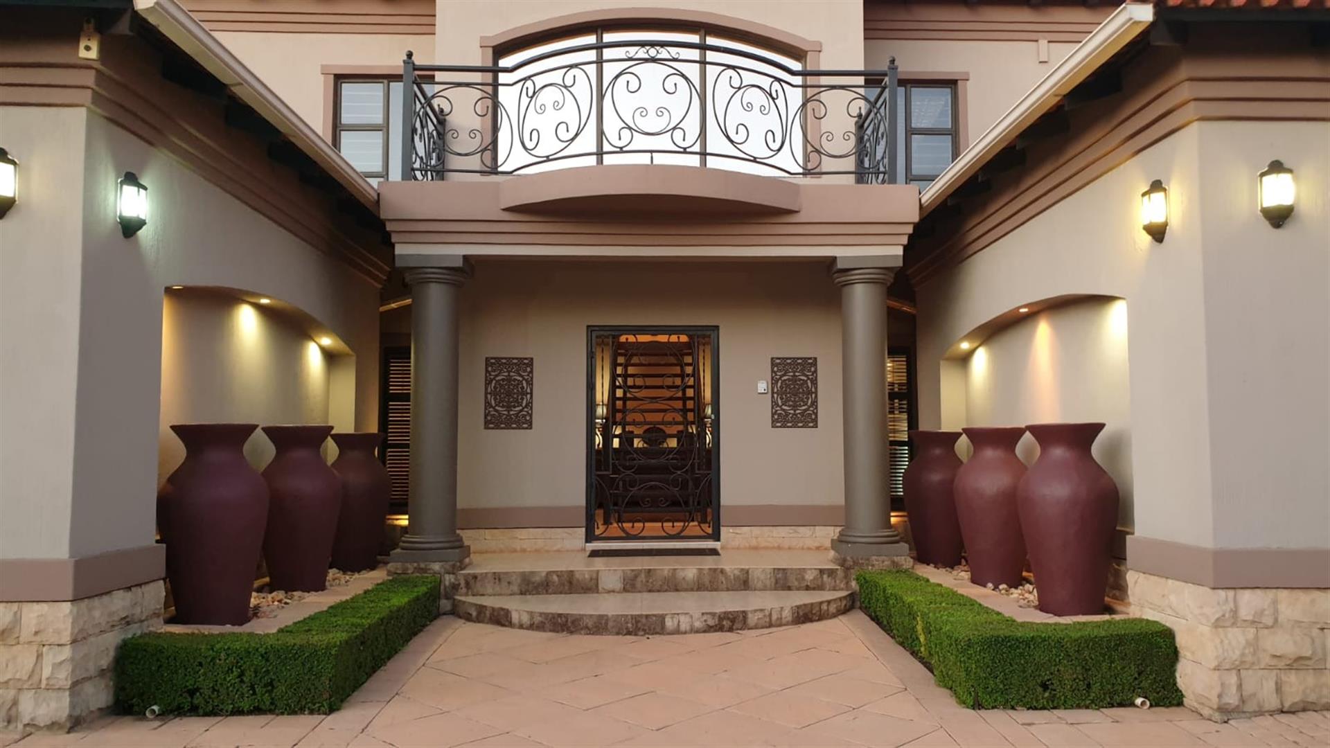 Timeless Elegance in Tuscany Estate - Luxury Living with Space, Comfort, and Sustainability