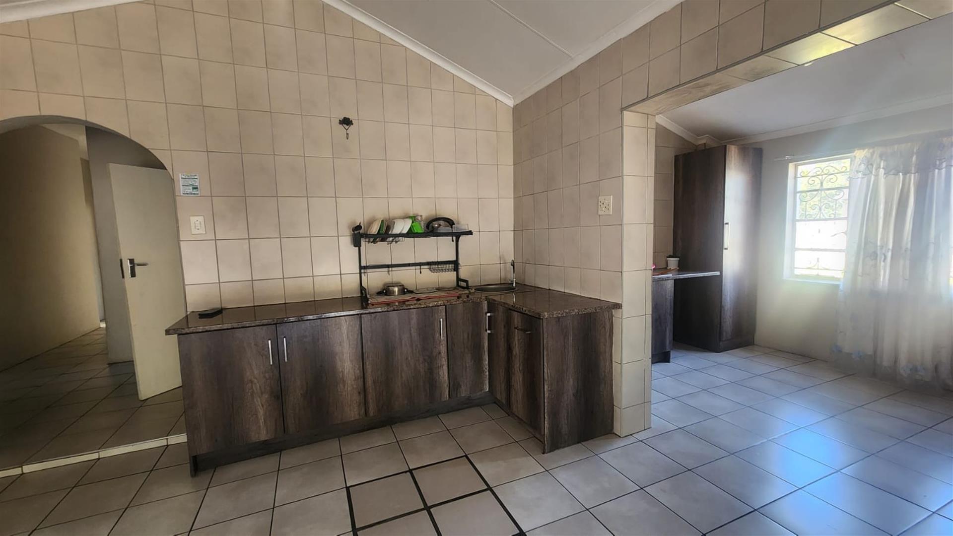 Spacious Family Home with Exceptional Entertainment Potential in Dalview