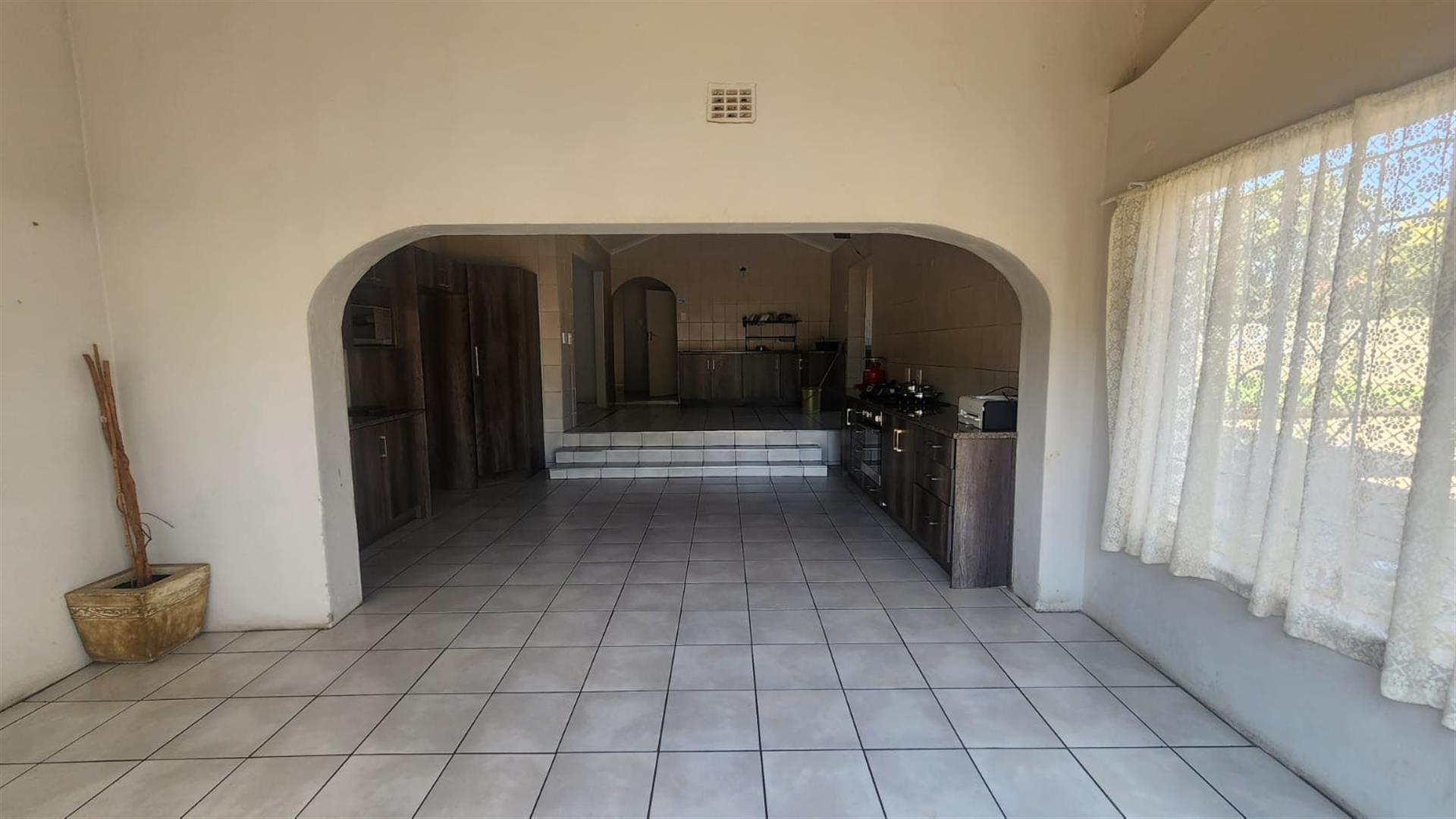 Spacious Family Home with Exceptional Entertainment Potential in Dalview