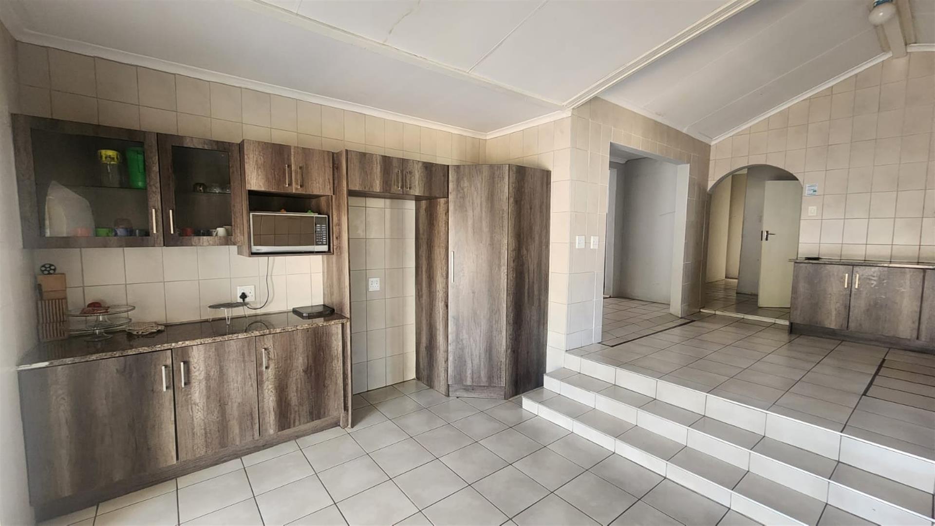 Spacious Family Home with Exceptional Entertainment Potential in Dalview