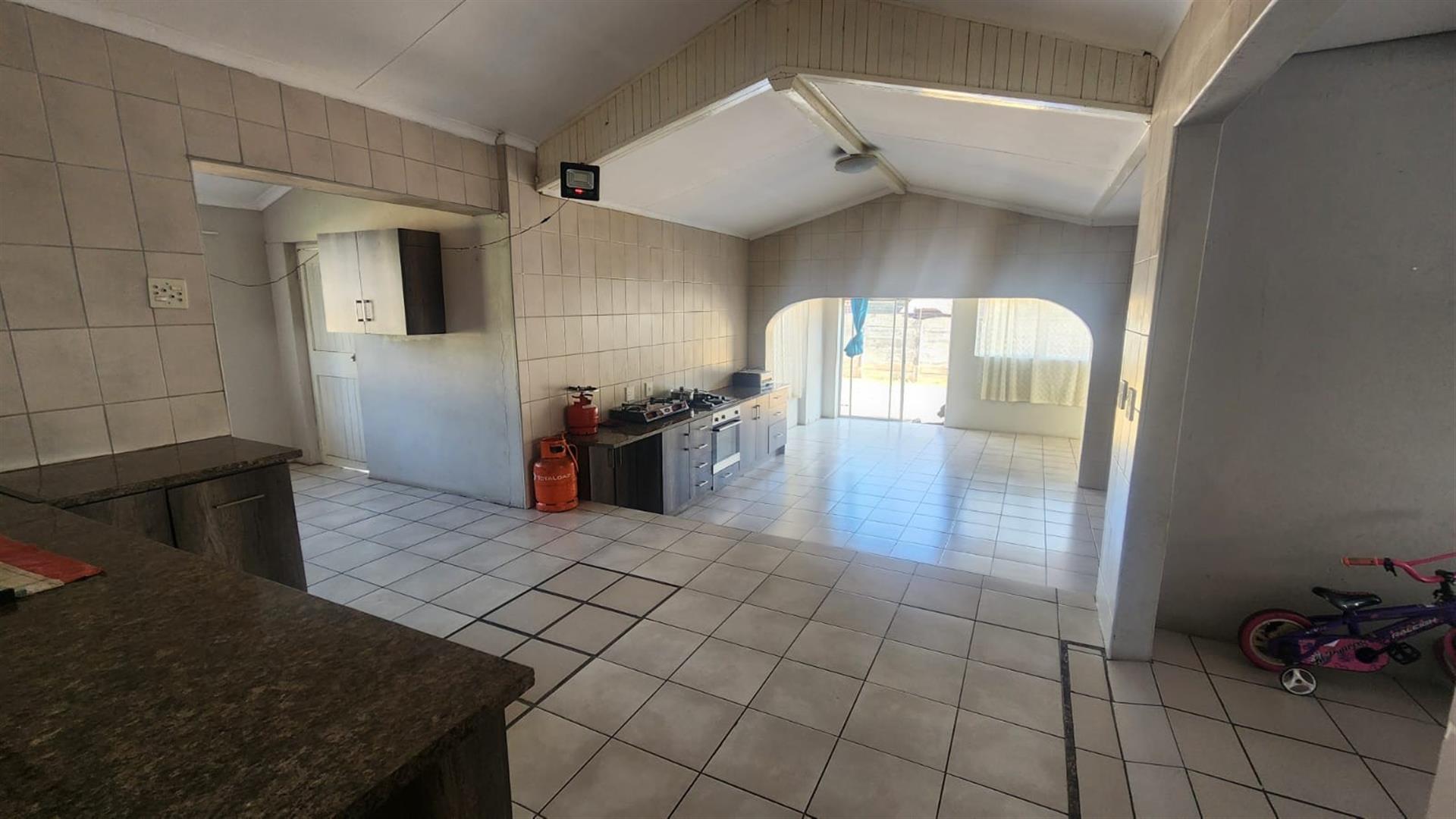 Spacious Family Home with Exceptional Entertainment Potential in Dalview