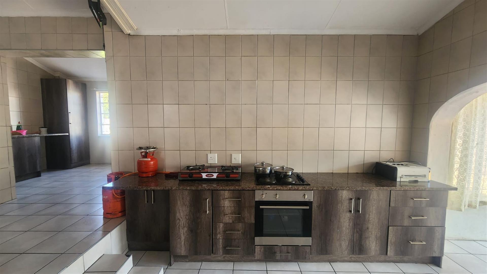 Spacious Family Home with Exceptional Entertainment Potential in Dalview