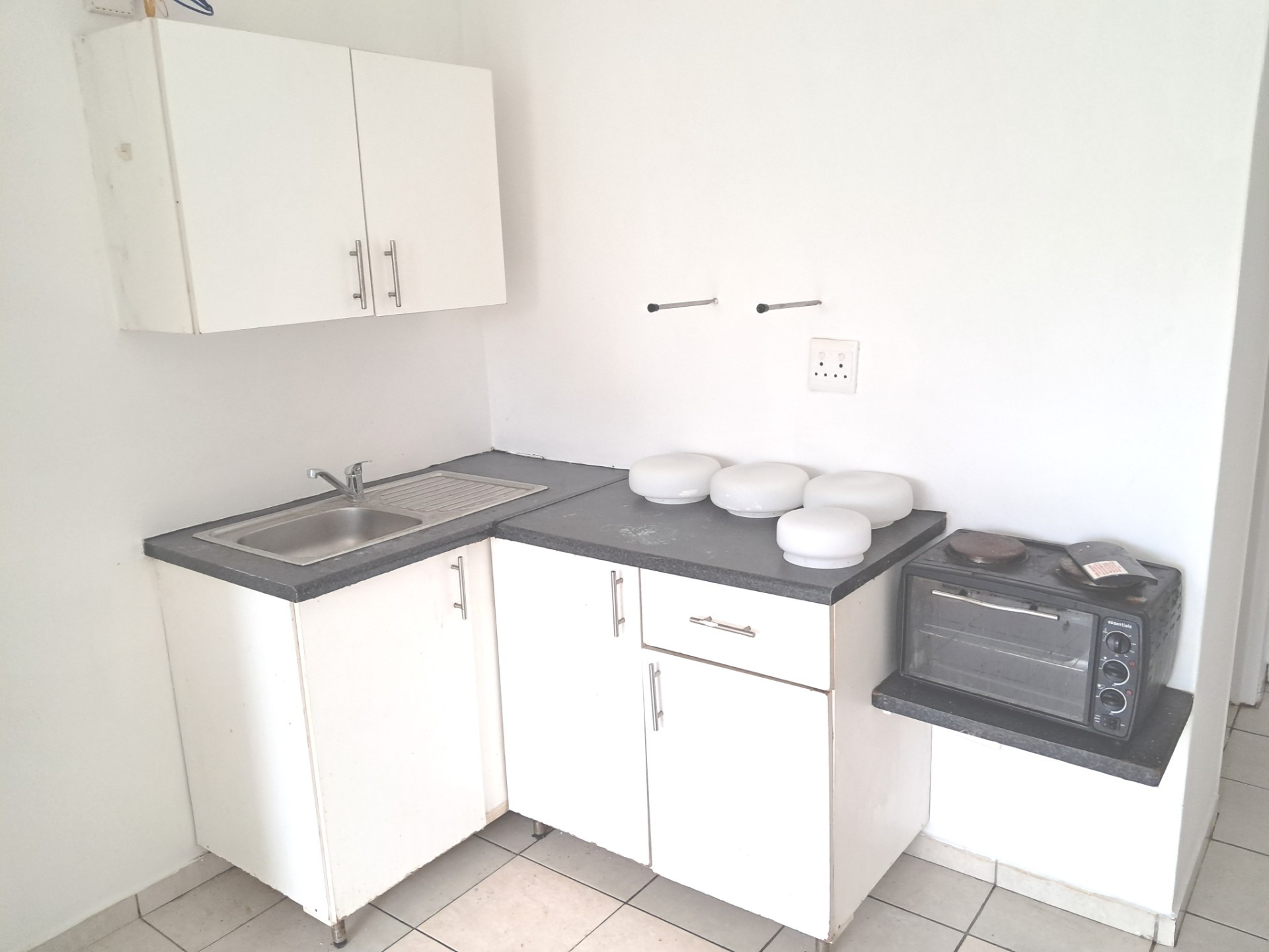 Apartment for rent in Thornton, Cape Town, 35 m²