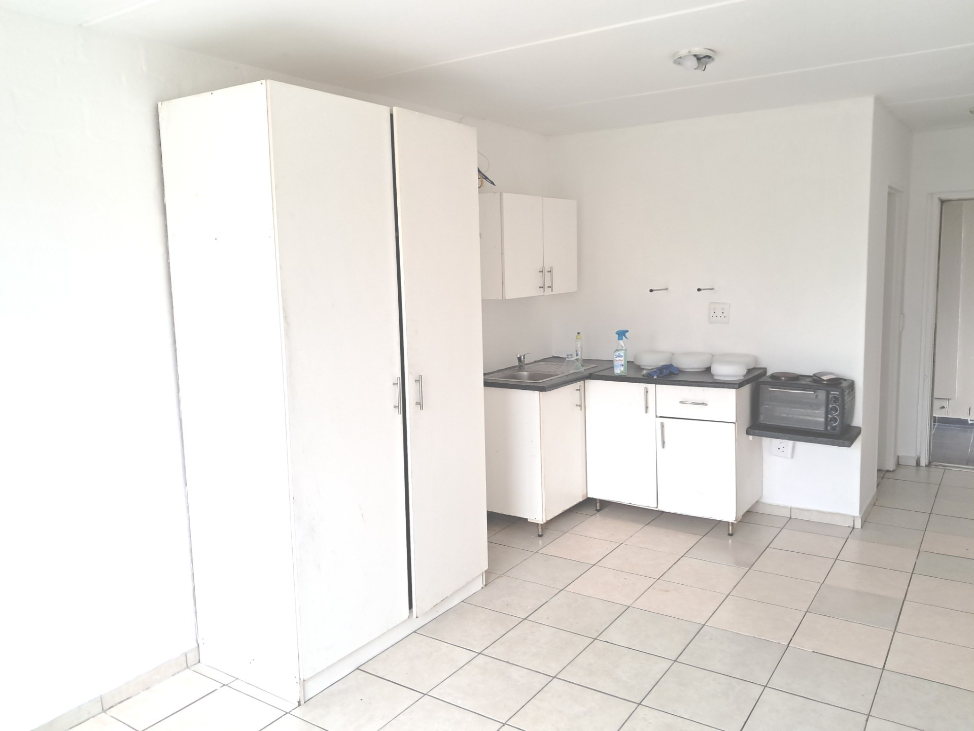 Apartment for rent in Thornton, Cape Town, 35 m²