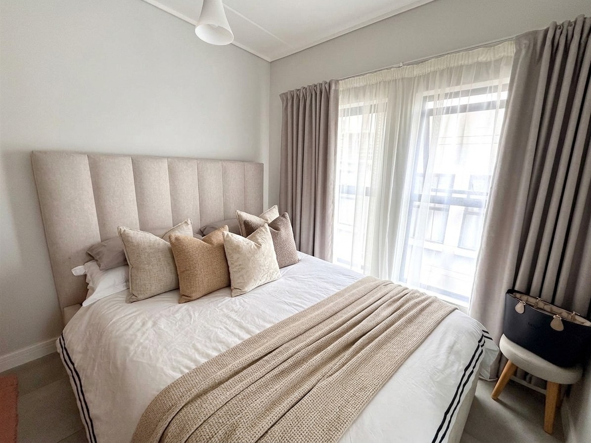 Modern 1 Bedroom, 1 Bathroom First Floor Apartment with Small Balcony