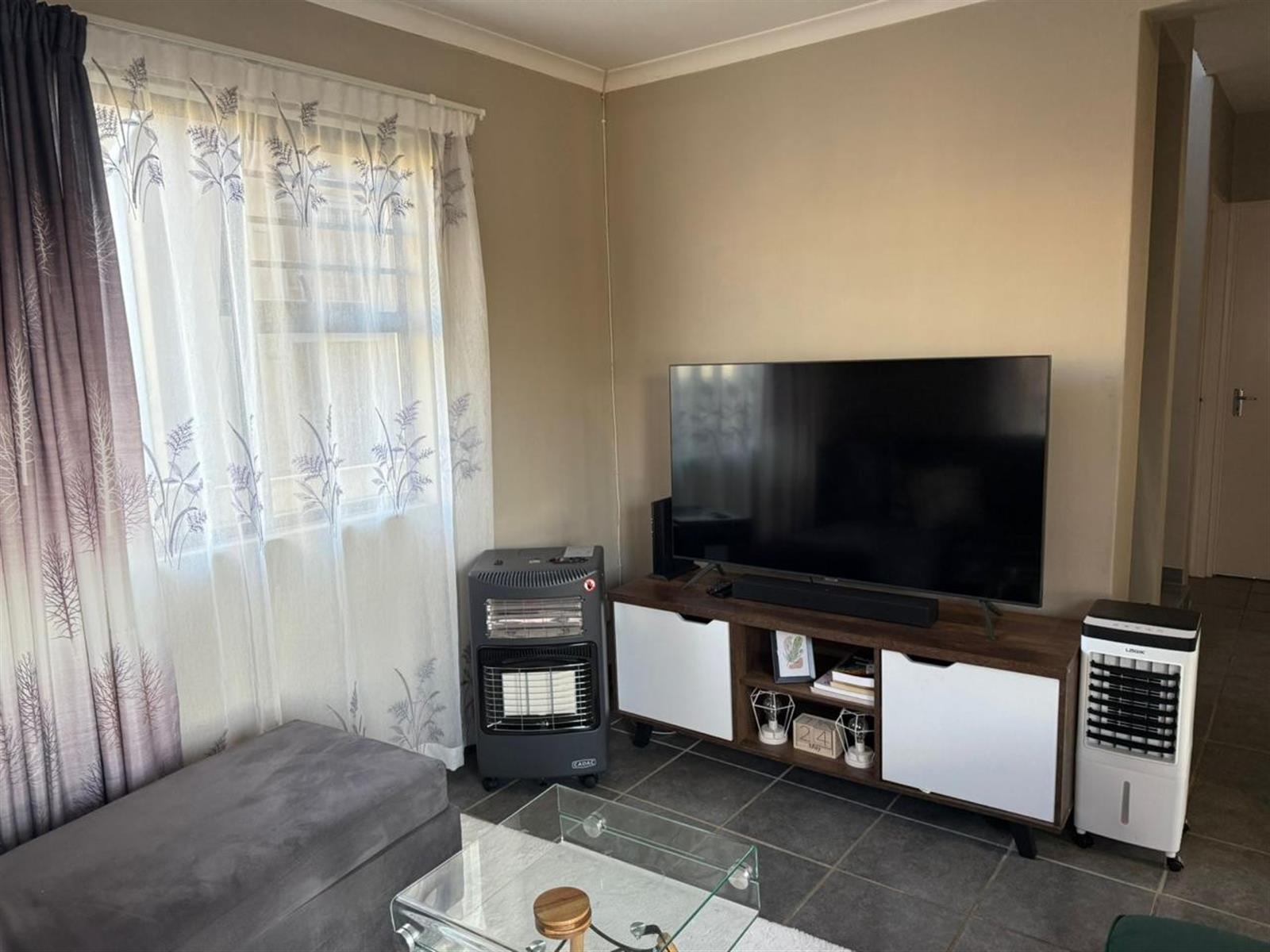 Charming 3-Bedroom Duplex for Sale in Summerset Village