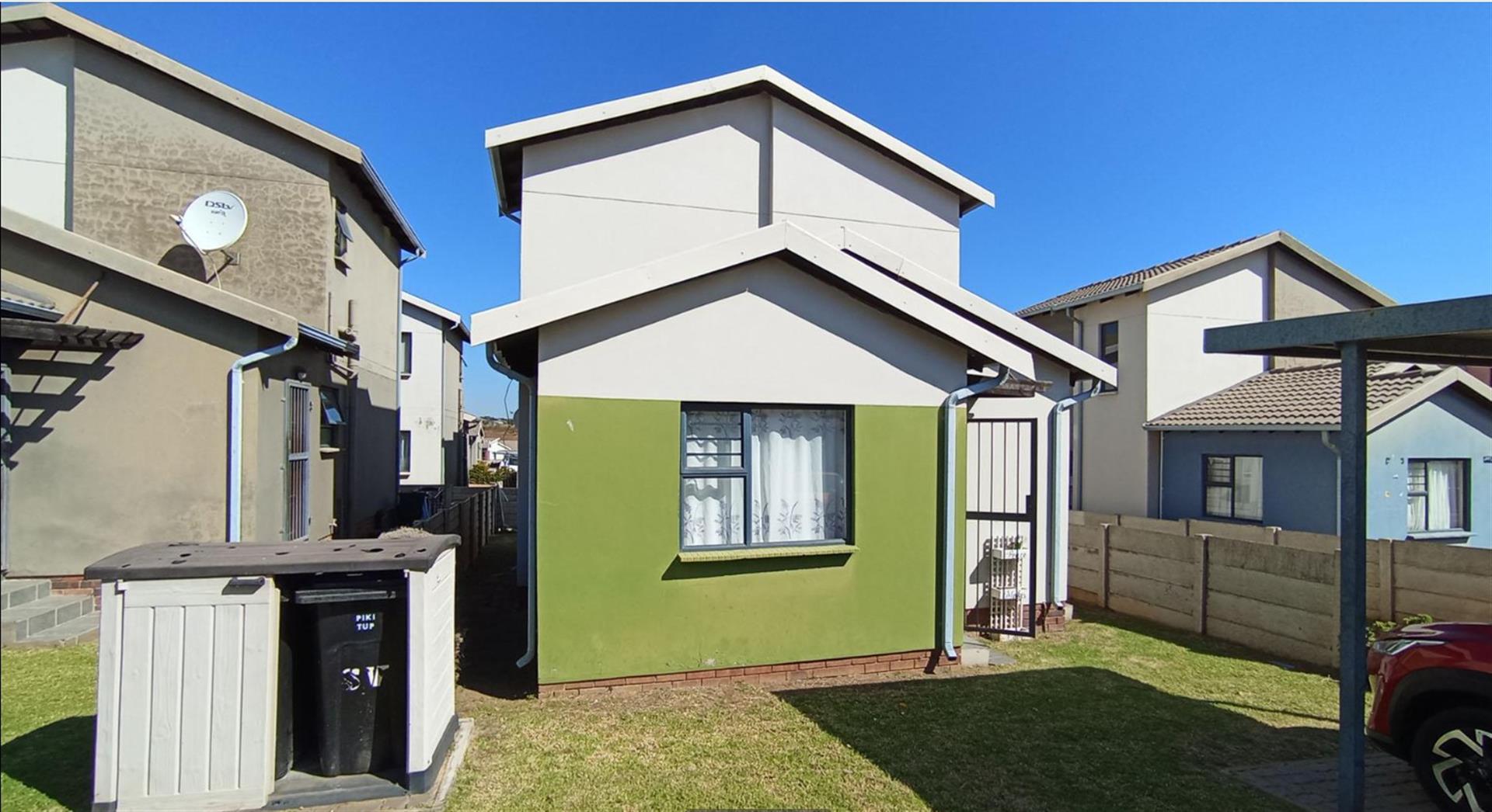 Charming 3-Bedroom Duplex for Sale in Summerset Village