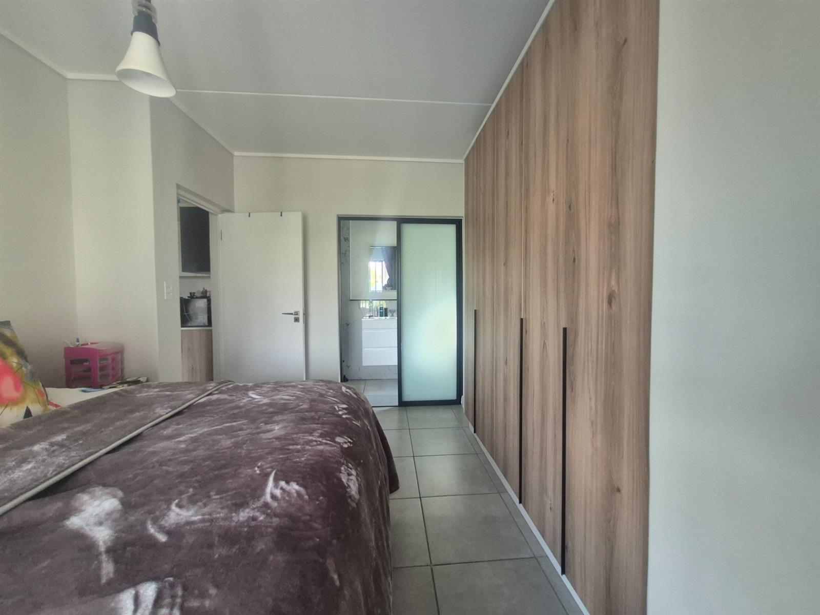 Apartment for sale in Waterfall, Midrand, 47 m²