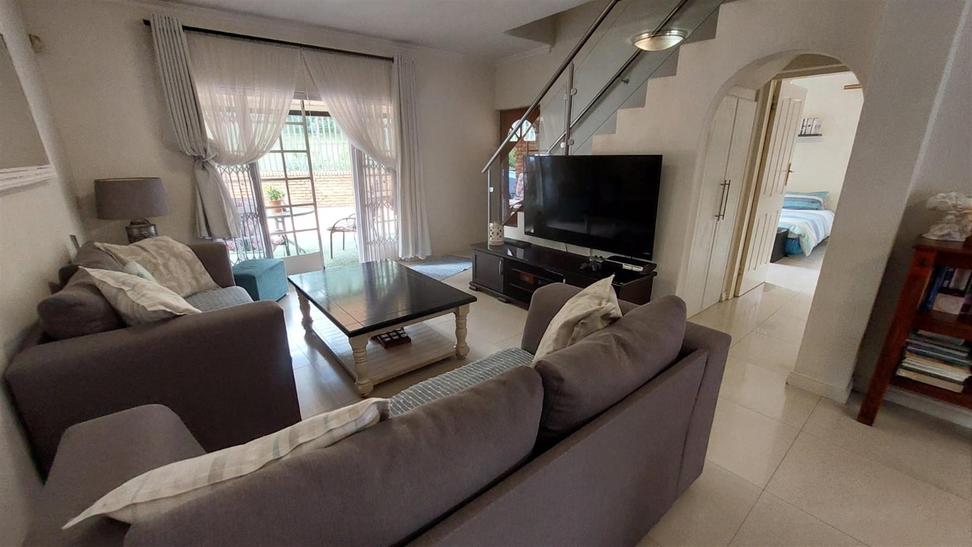 MODERN FOUR BEDROOM DUPLEX TOWNHOUSE FOR SALE IN GREAT LOCATION IN BASSONIA