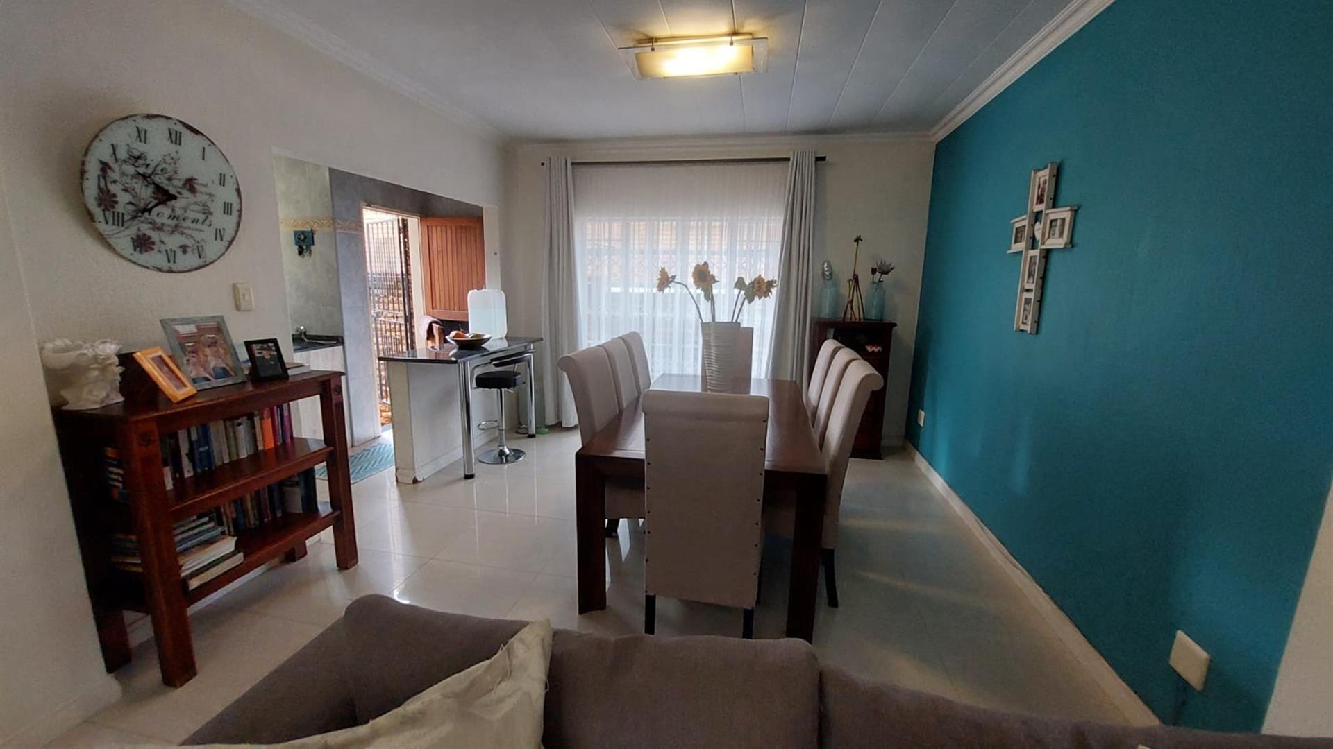 MODERN FOUR BEDROOM DUPLEX TOWNHOUSE FOR SALE IN GREAT LOCATION IN BASSONIA
