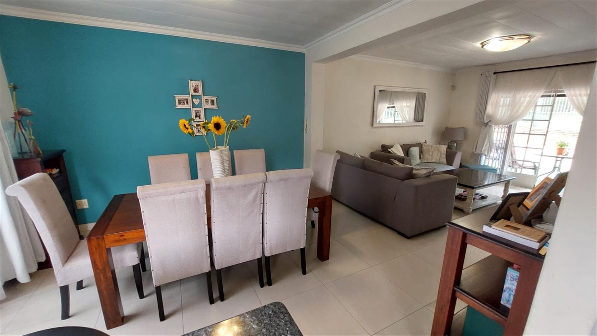 MODERN FOUR BEDROOM DUPLEX TOWNHOUSE FOR SALE IN GREAT LOCATION IN BASSONIA