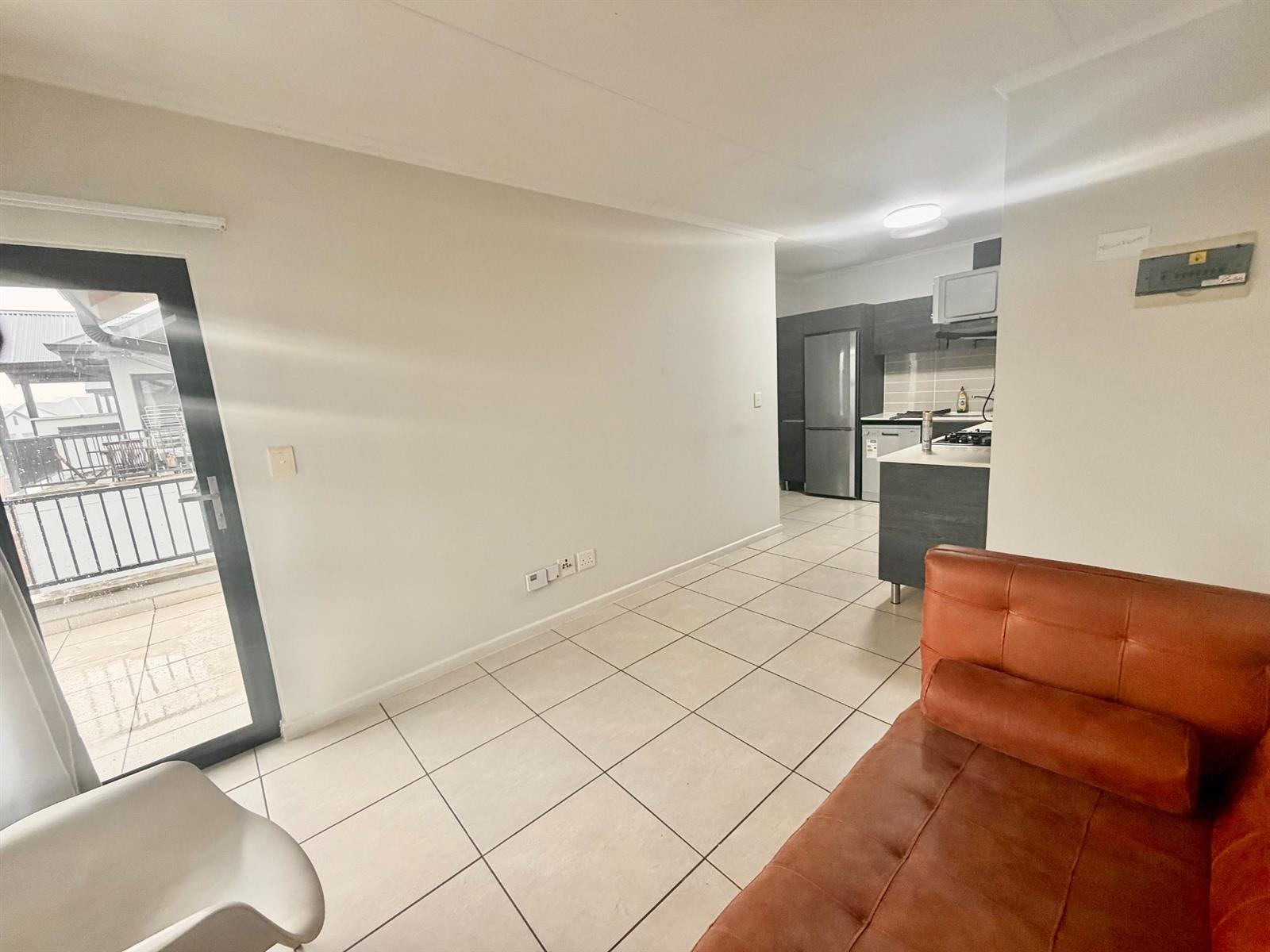 Modern 1 Bedroom 3rd Floor Apartment / Flat for Sale in Olivedale