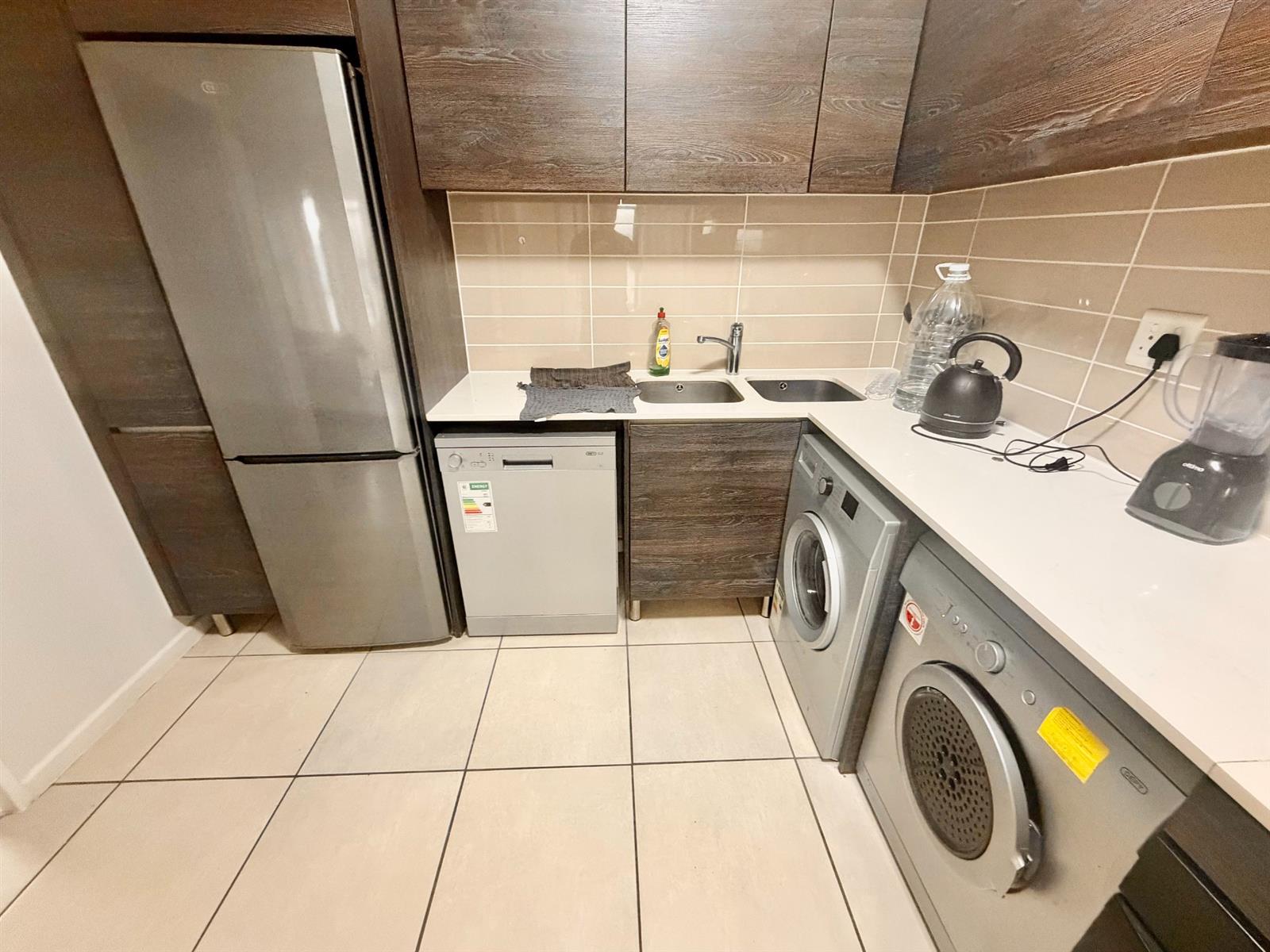 Modern 1 Bedroom 3rd Floor Apartment / Flat for Sale in Olivedale