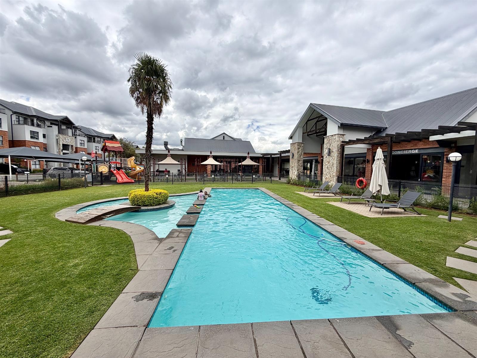 Modern 1 Bedroom 3rd Floor Apartment / Flat for Sale in Olivedale
