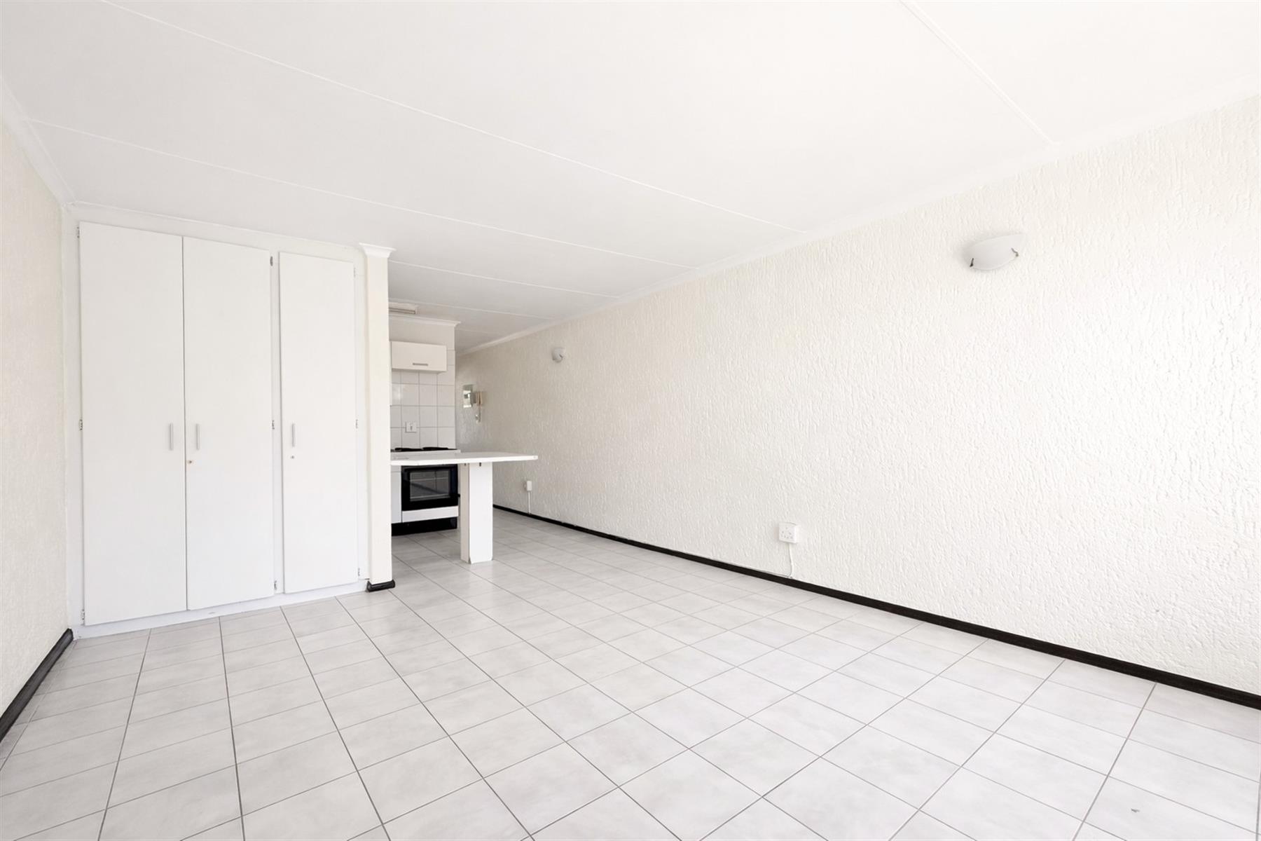 Top Floor Bachelor Apartment in Sought After Fourways Gardens for Sale