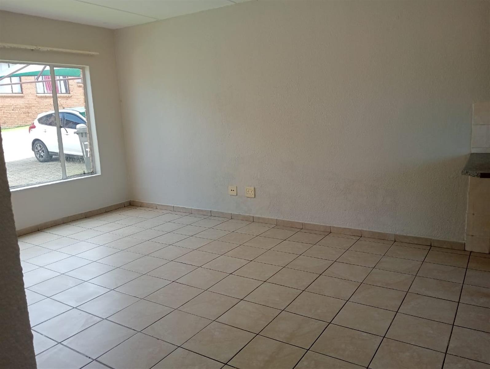 Apartment For Sale in Meredale, Johannesburg