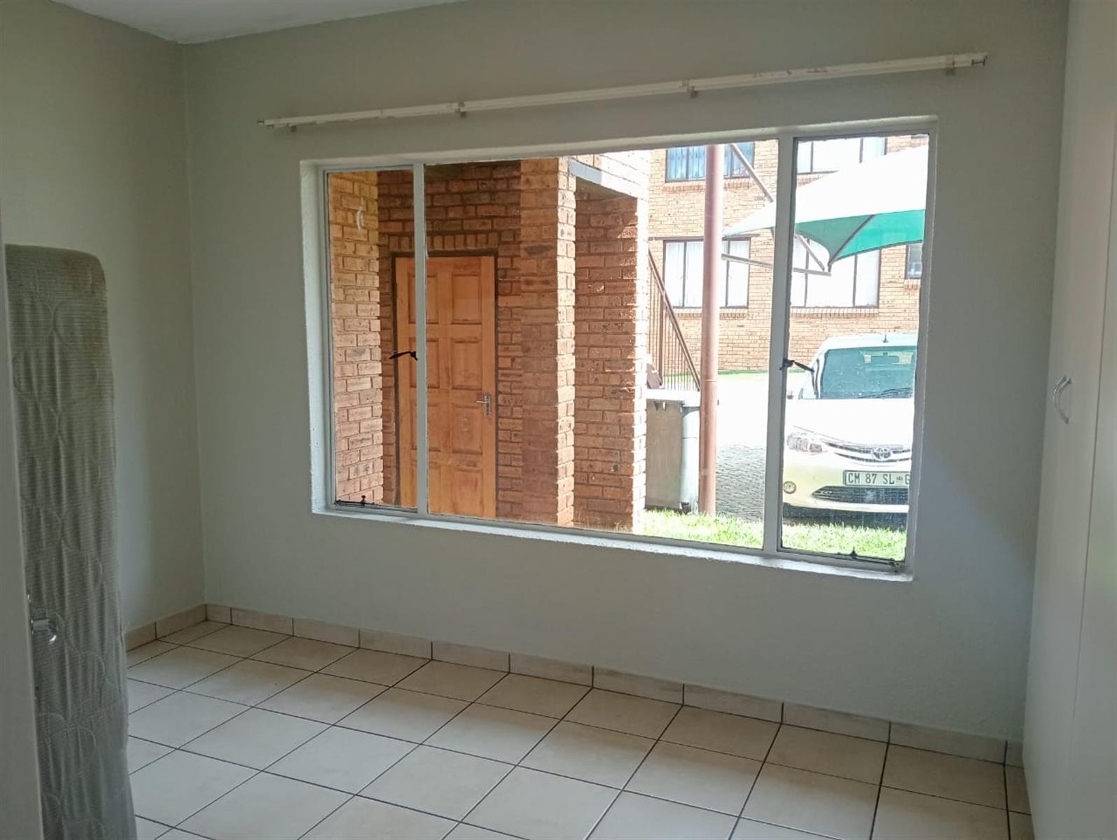Apartment For Sale in Meredale, Johannesburg
