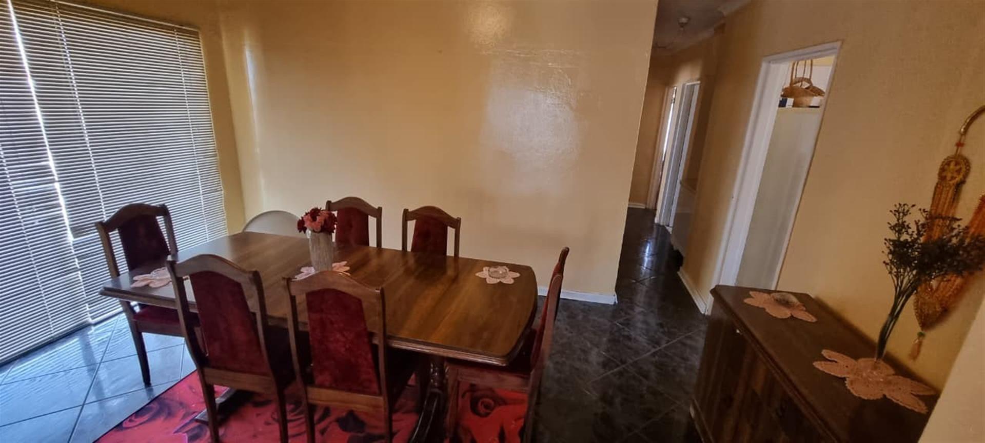 Spacious Family Home with Income Potential in Roodepan , Kimberley