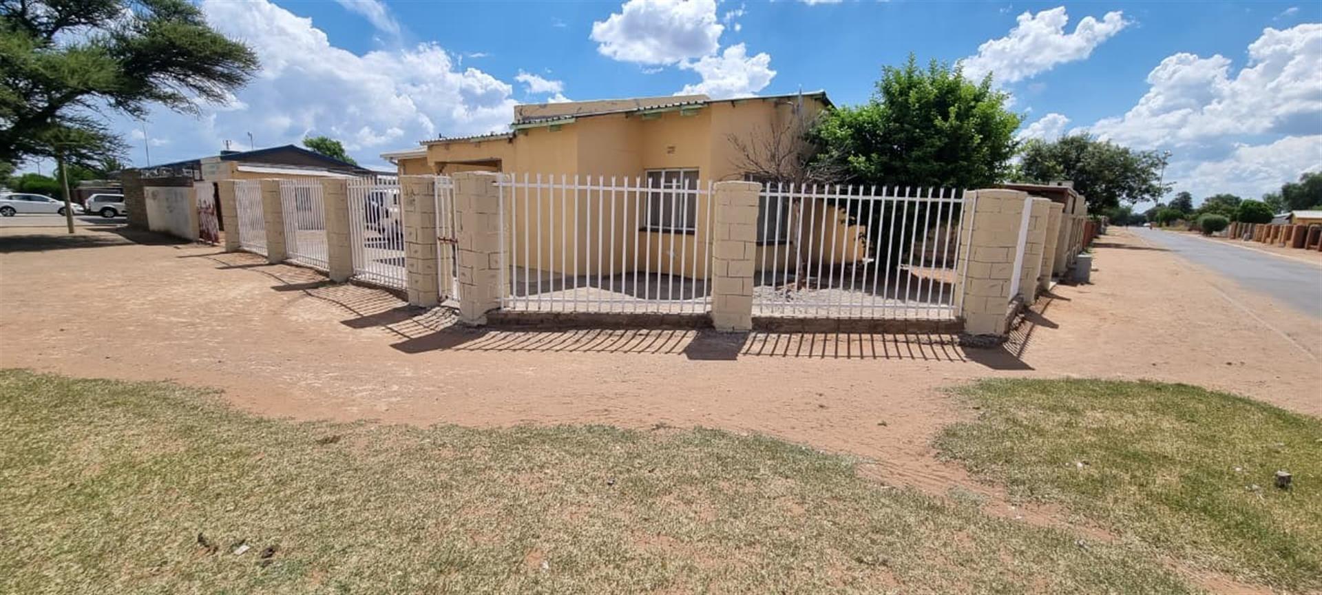 Spacious Family Home with Income Potential in Roodepan , Kimberley
