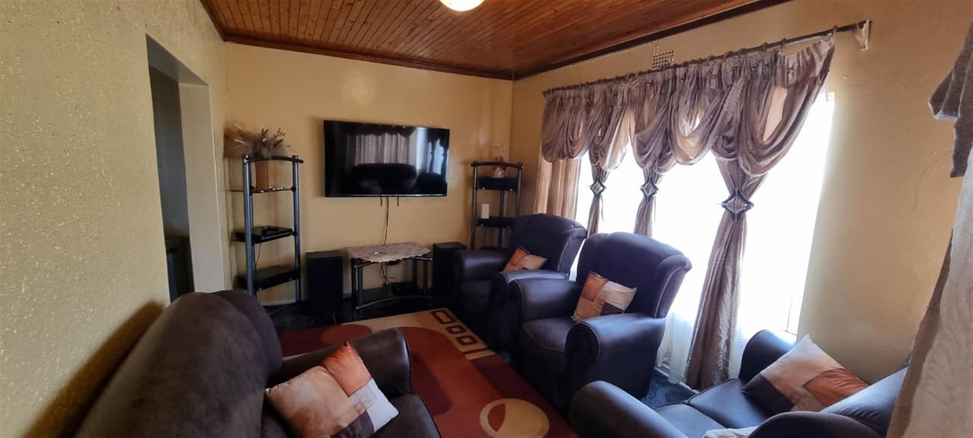 Spacious Family Home with Income Potential in Roodepan , Kimberley