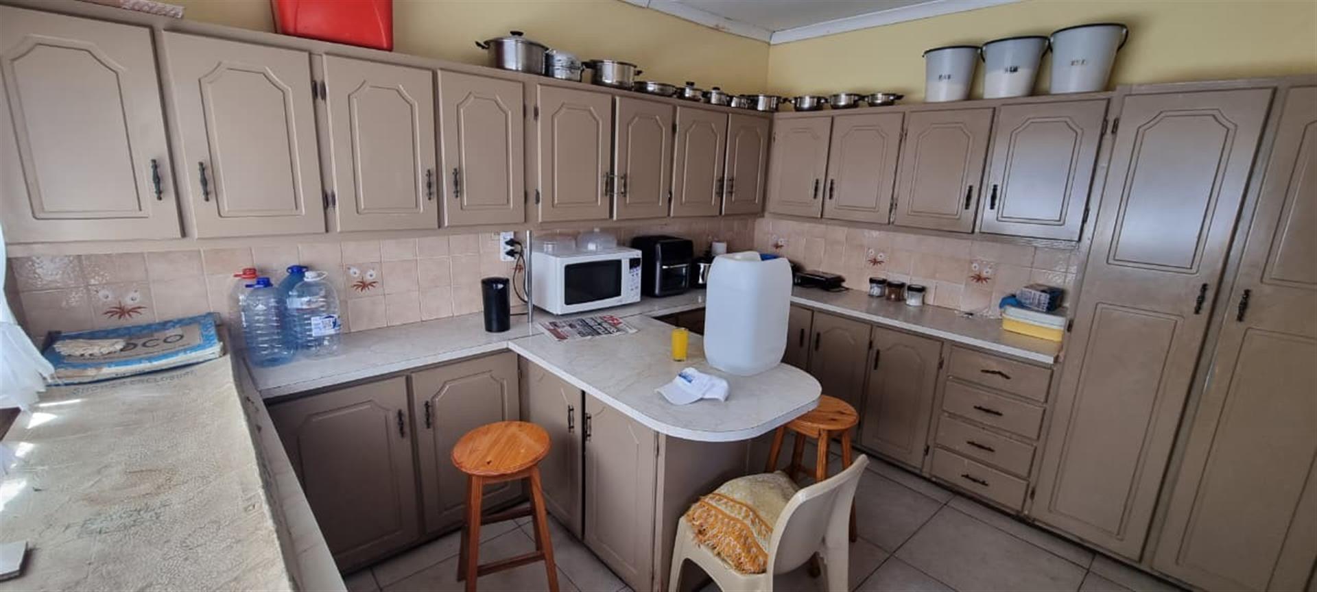 Spacious Family Home with Income Potential in Roodepan , Kimberley