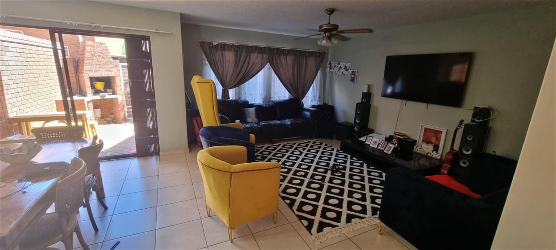 Affordable Townhouse/Investment  For Sale in Popular  Belgravia, Kimberley