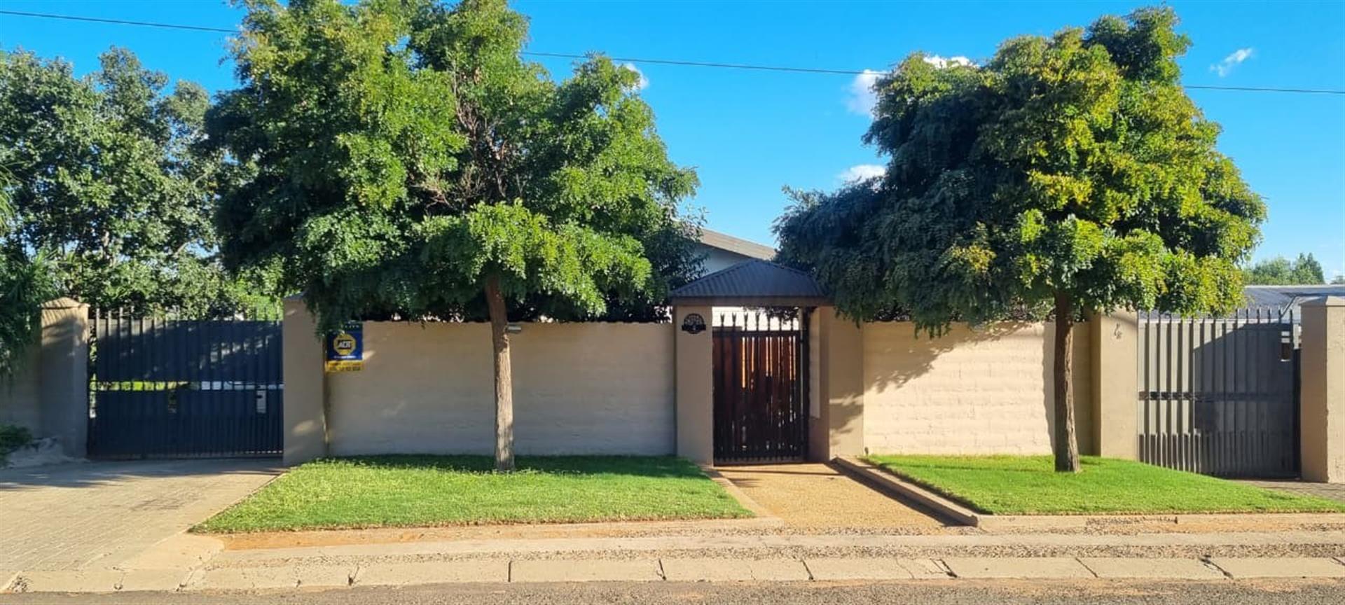 Your Lovely Family Home in Southridge