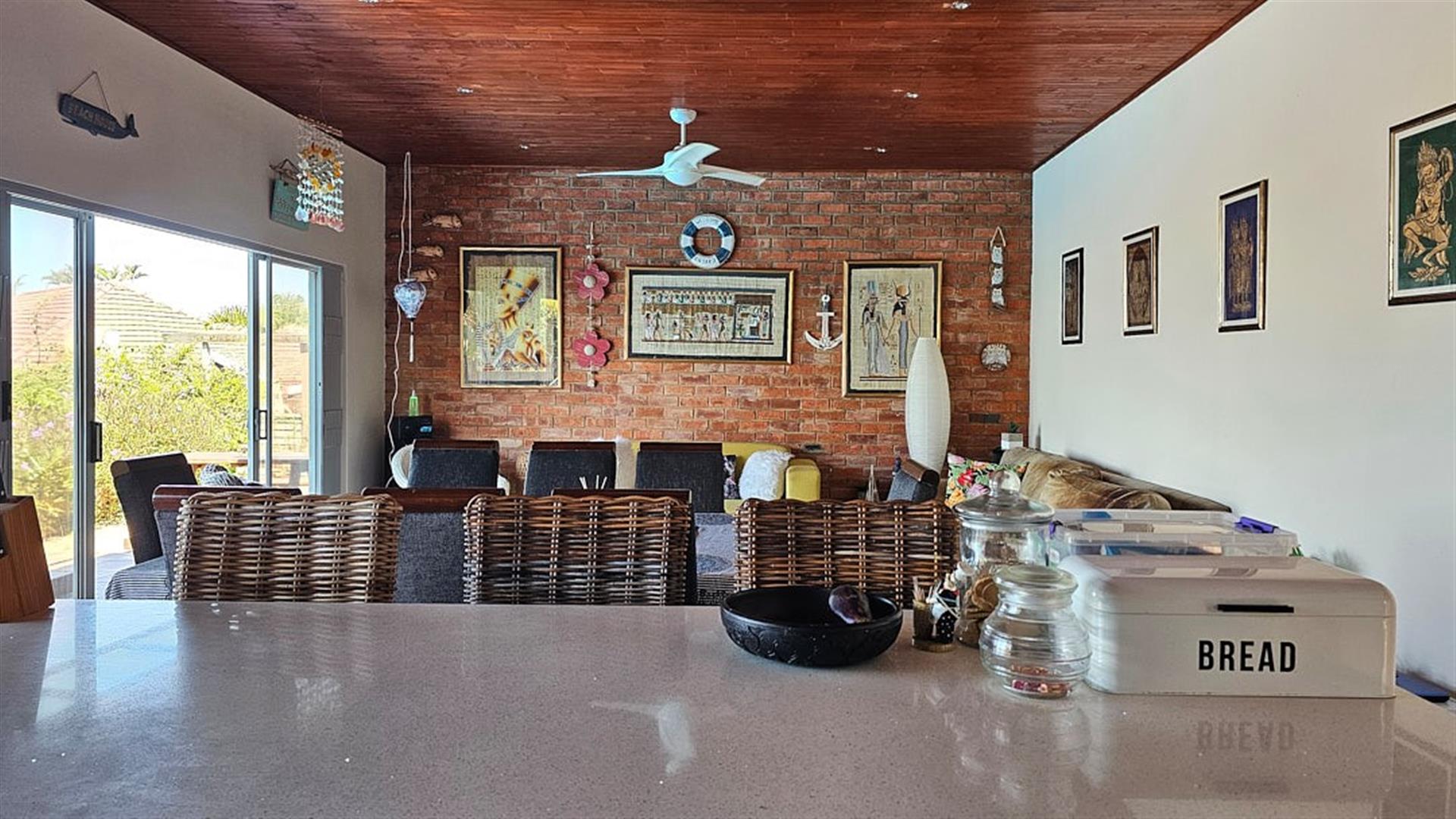 Unique, Modern 3 Bedroom House with FLATLETS