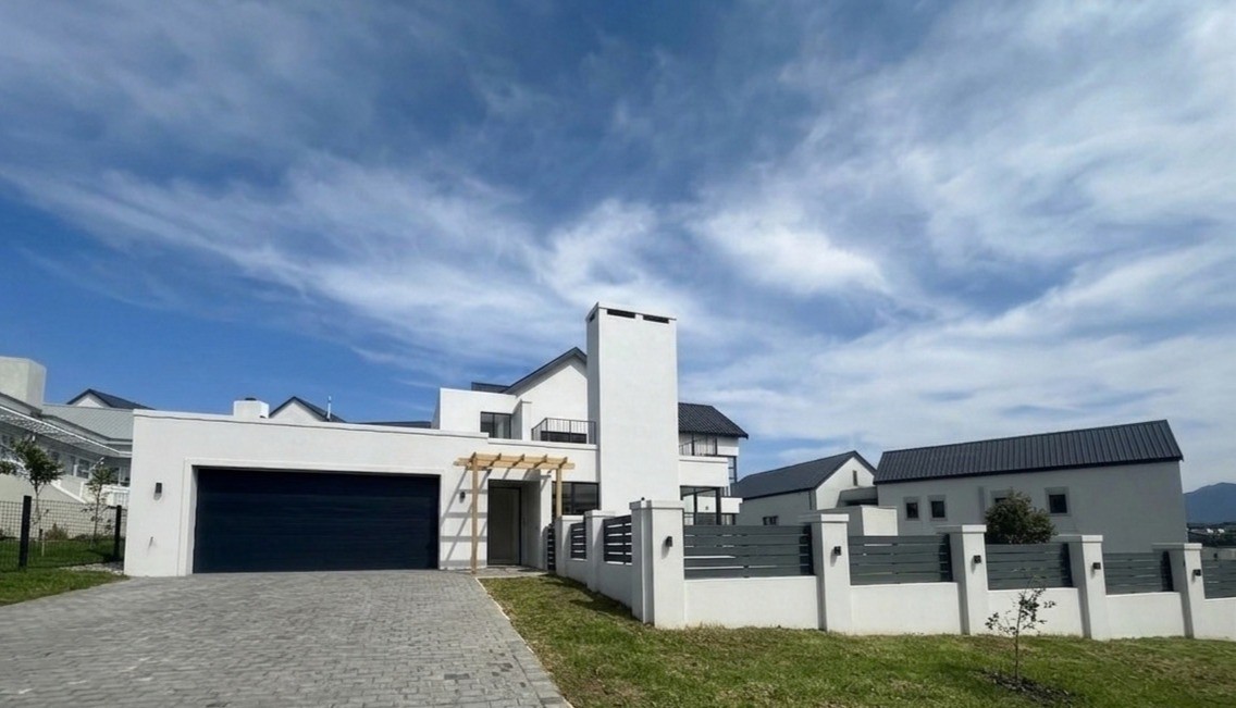 House for sale in Kingswood Golf Estate, George, 450 m²
