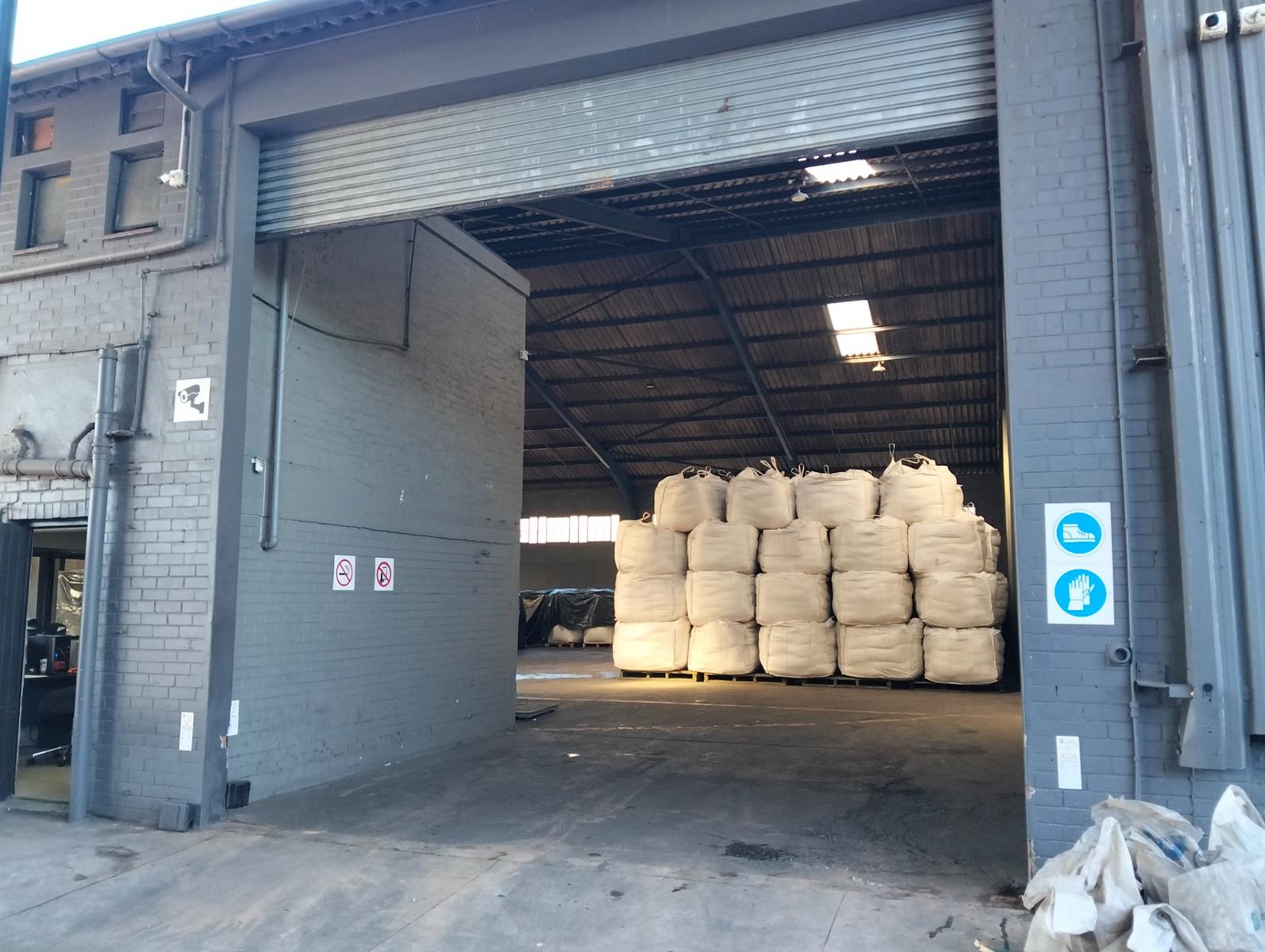 Warehouse for rent in Rossburgh, Durban, KwaZulu Natal, 2118 m²
