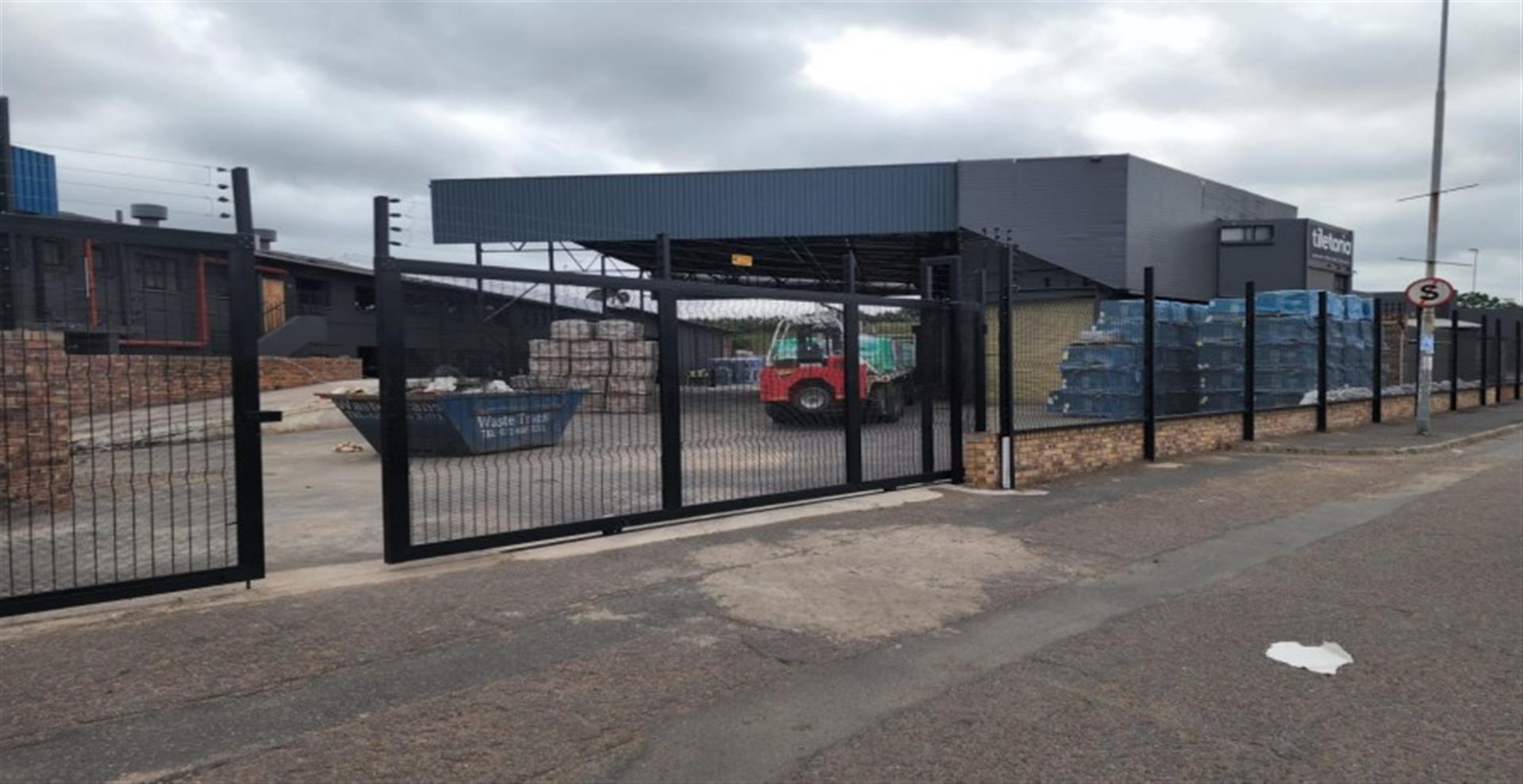 Warehouse for rent in Rossburgh, Durban, KwaZulu Natal, 2118 m²