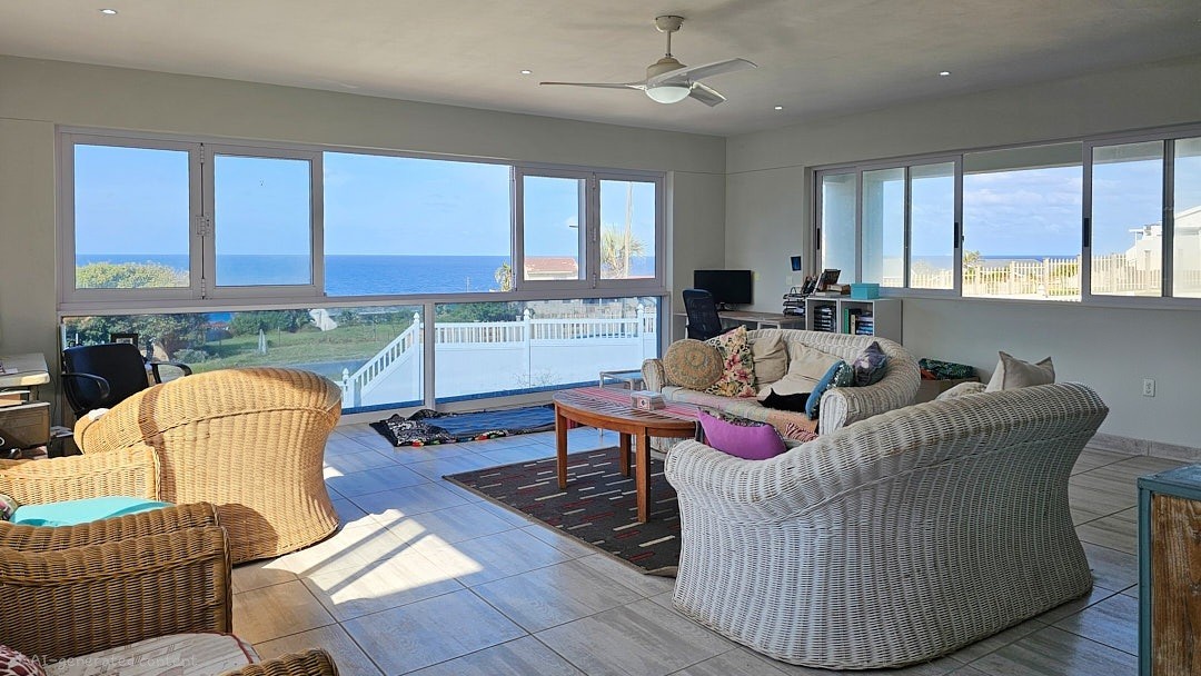 Beautiful 4 bedroom, 3 bathroom home in Manaba Beach