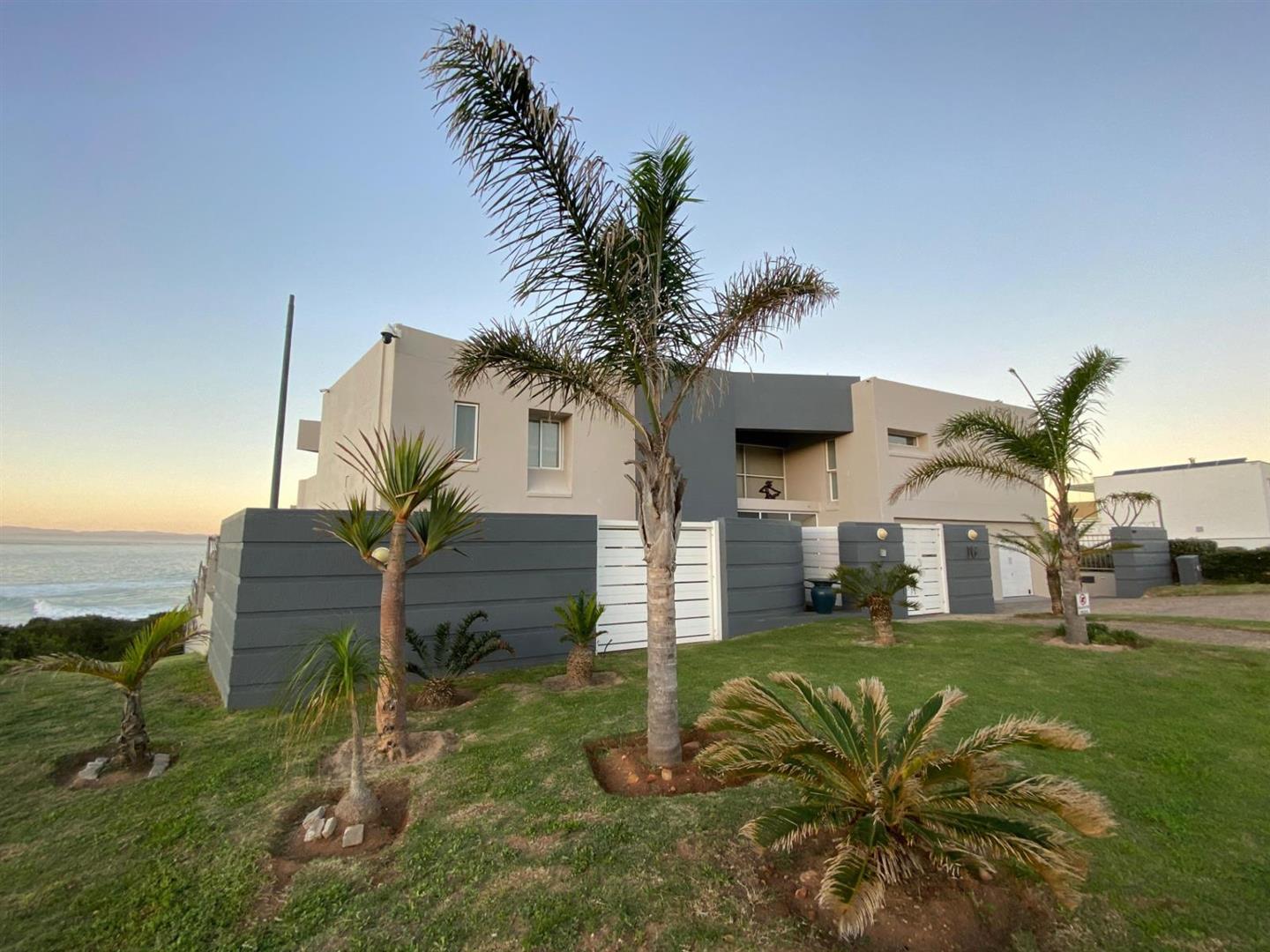House For Sale in Jeffreys Bay
