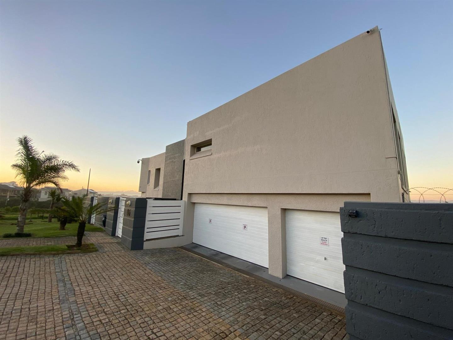 House For Sale in Jeffreys Bay
